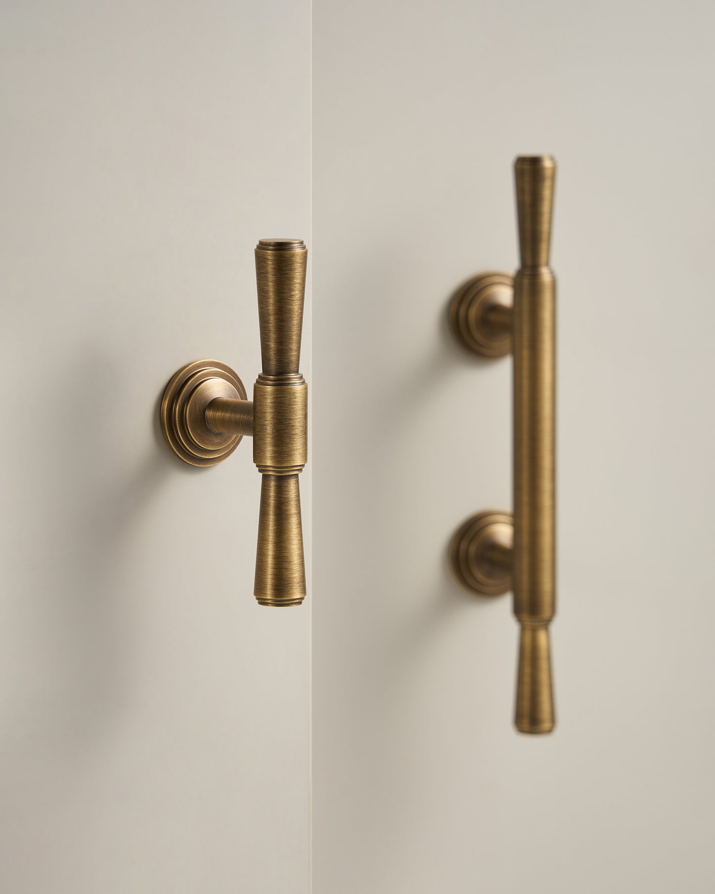 ASTORIA TAPERED CABINET PULL WITH ROSETTE ENDS