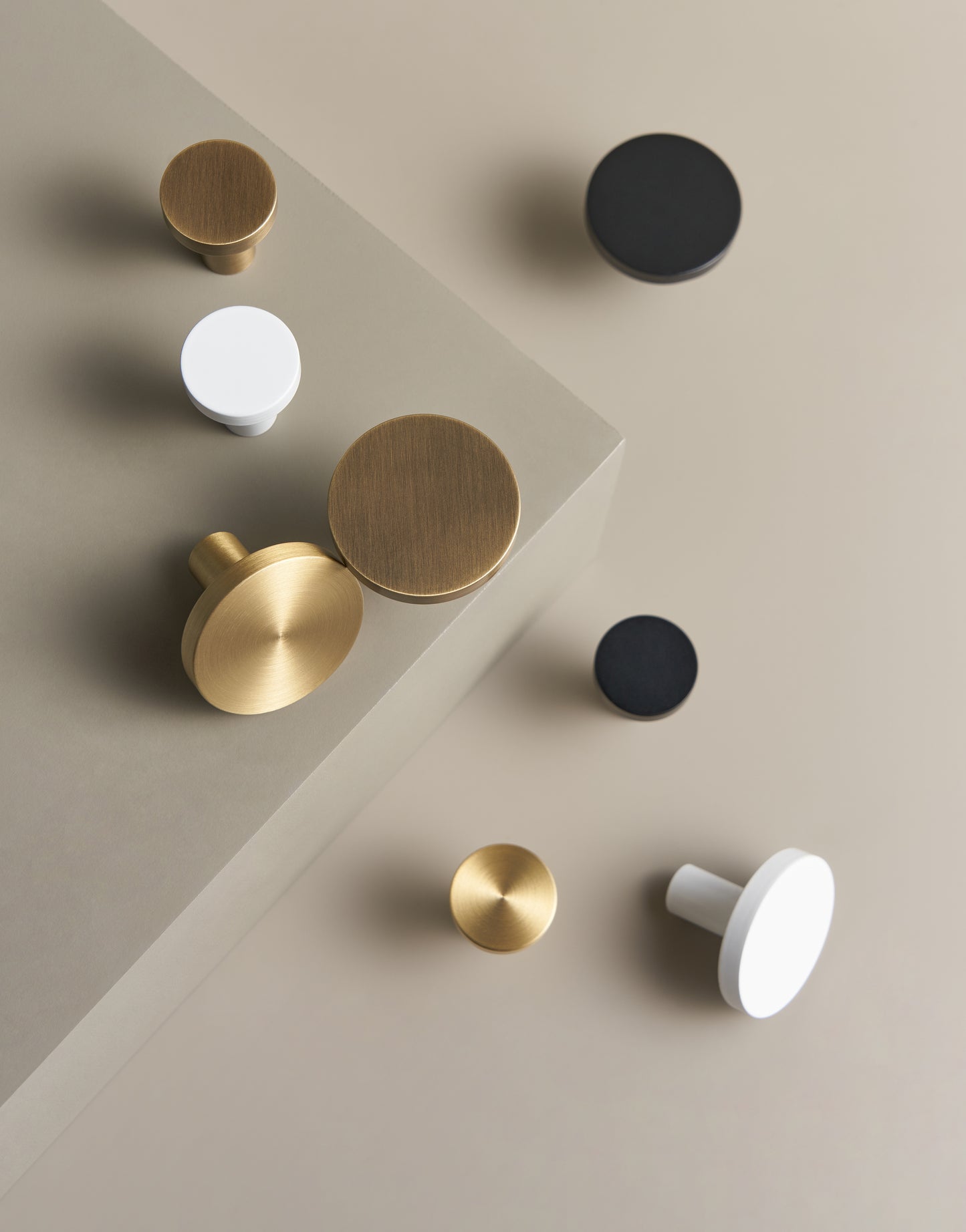 ASHBURY FLAT ROUND DISC KNOB