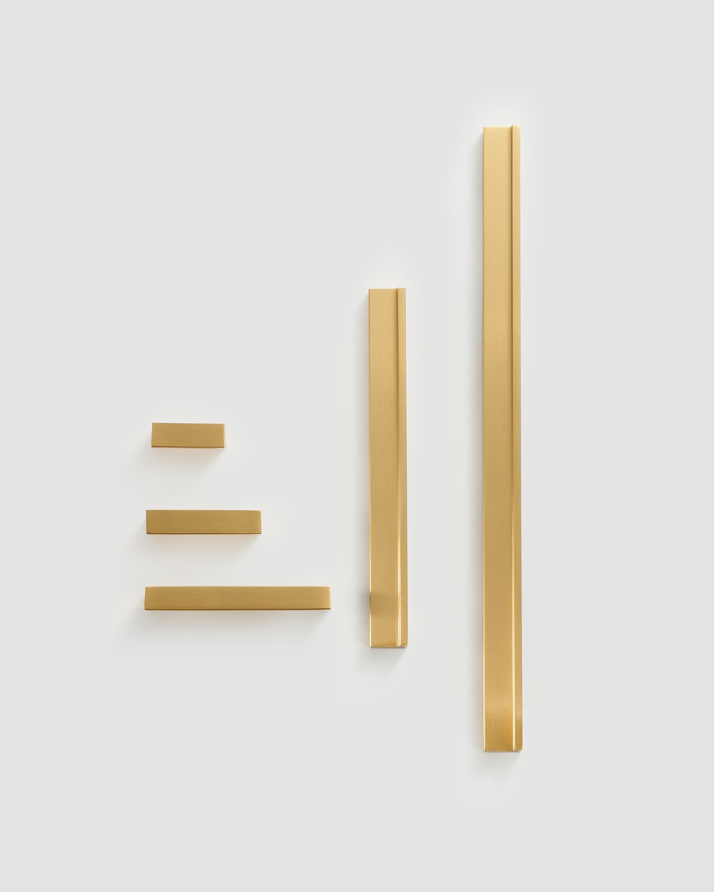 ASHBURY OVERSIZED LINEAR PULL IN BRUSHED BRASS