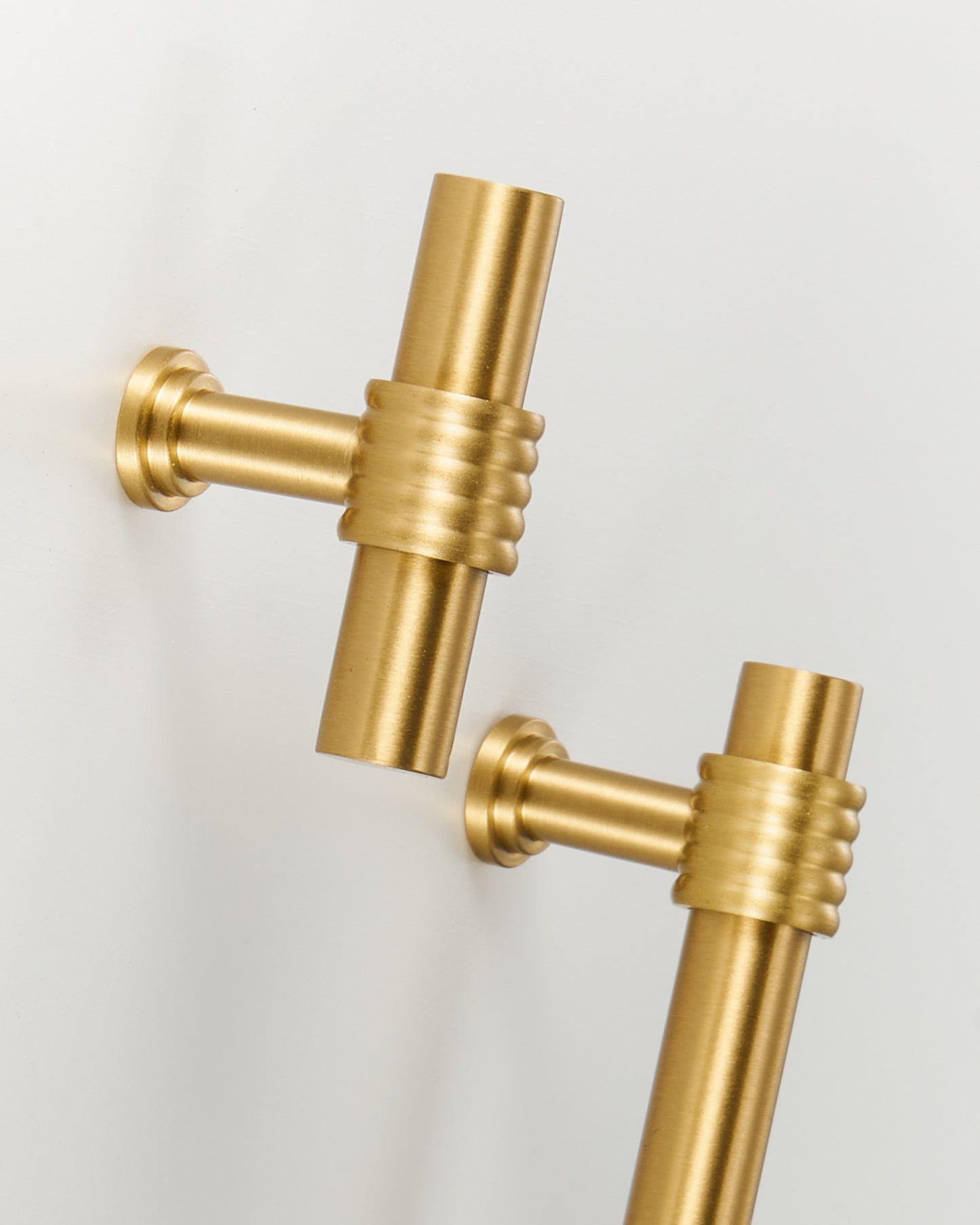 RIVINGTON RIBBED POLISHED BRASS CABINET PULL
