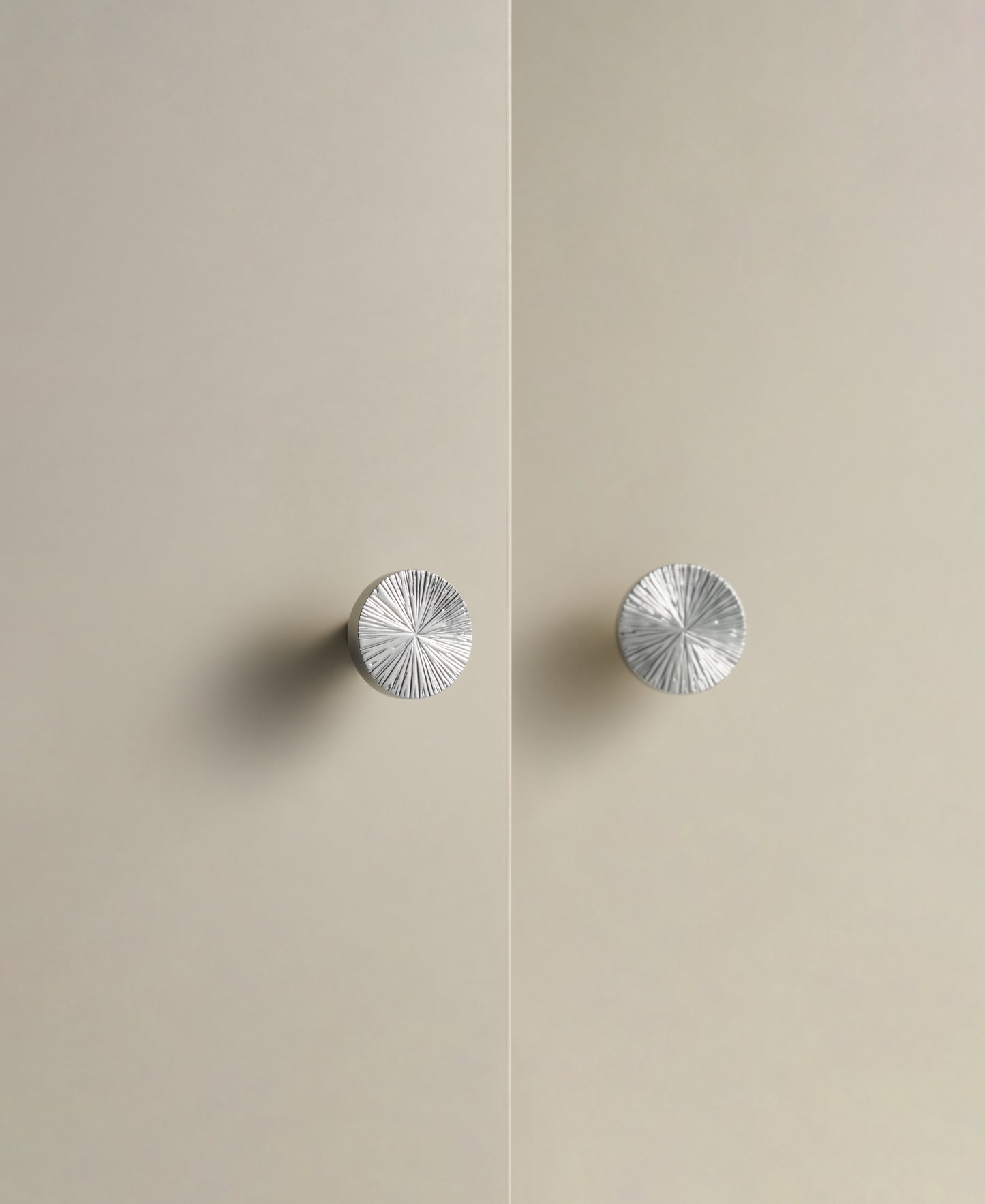 MARBELLA TEXTURED ROUND DISC KNOB