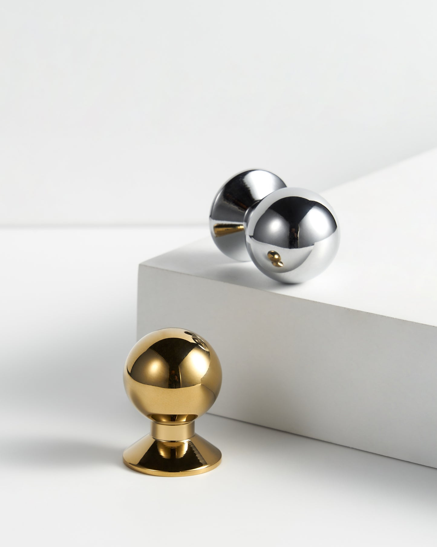 KENSINGTON GLOBE KNOB COLLECTION