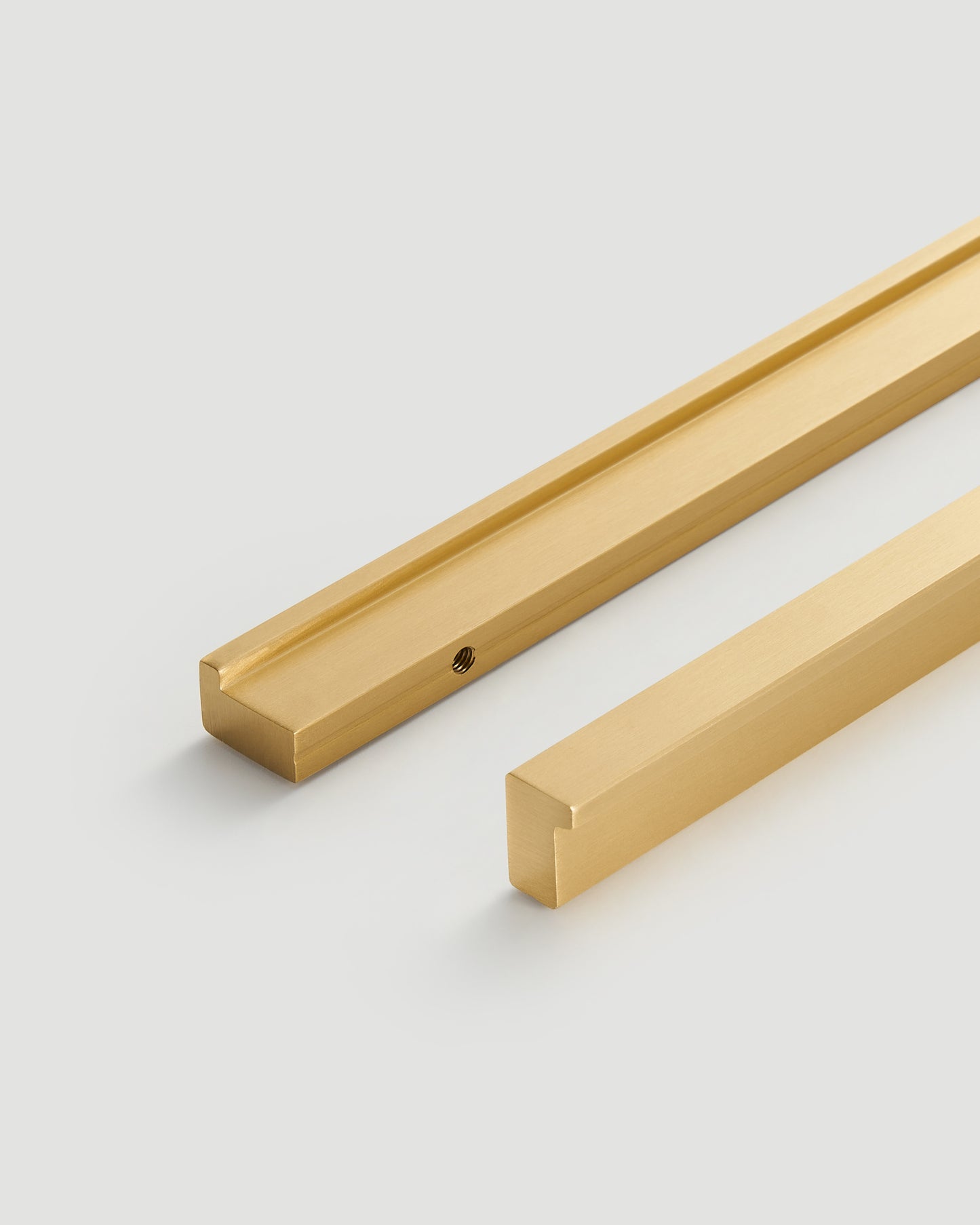 ASHBURY OVERSIZED LINEAR PULL IN BRUSHED BRASS