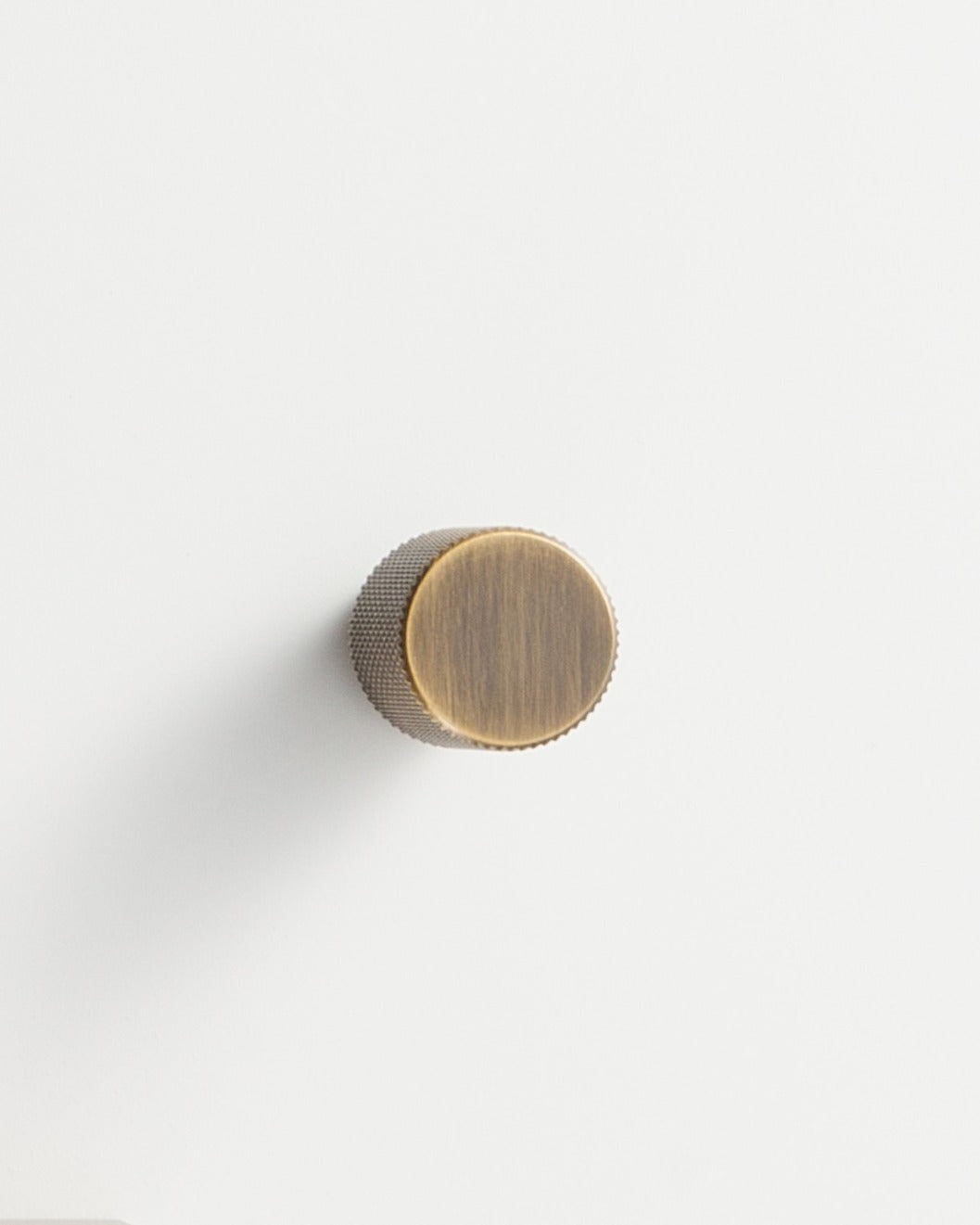CHELSEA KNURLED CABINET KNOB COLLECTION