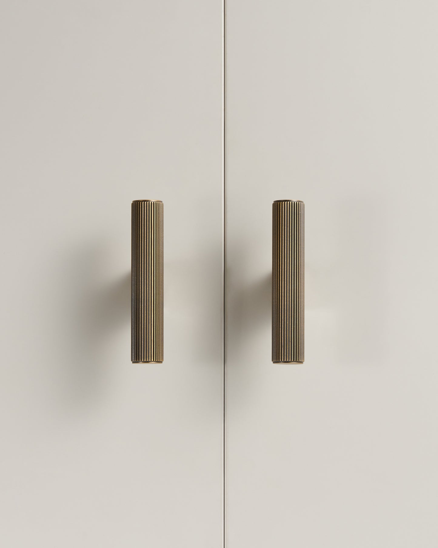 STRATTON FLUTED CABINET T-KNOB