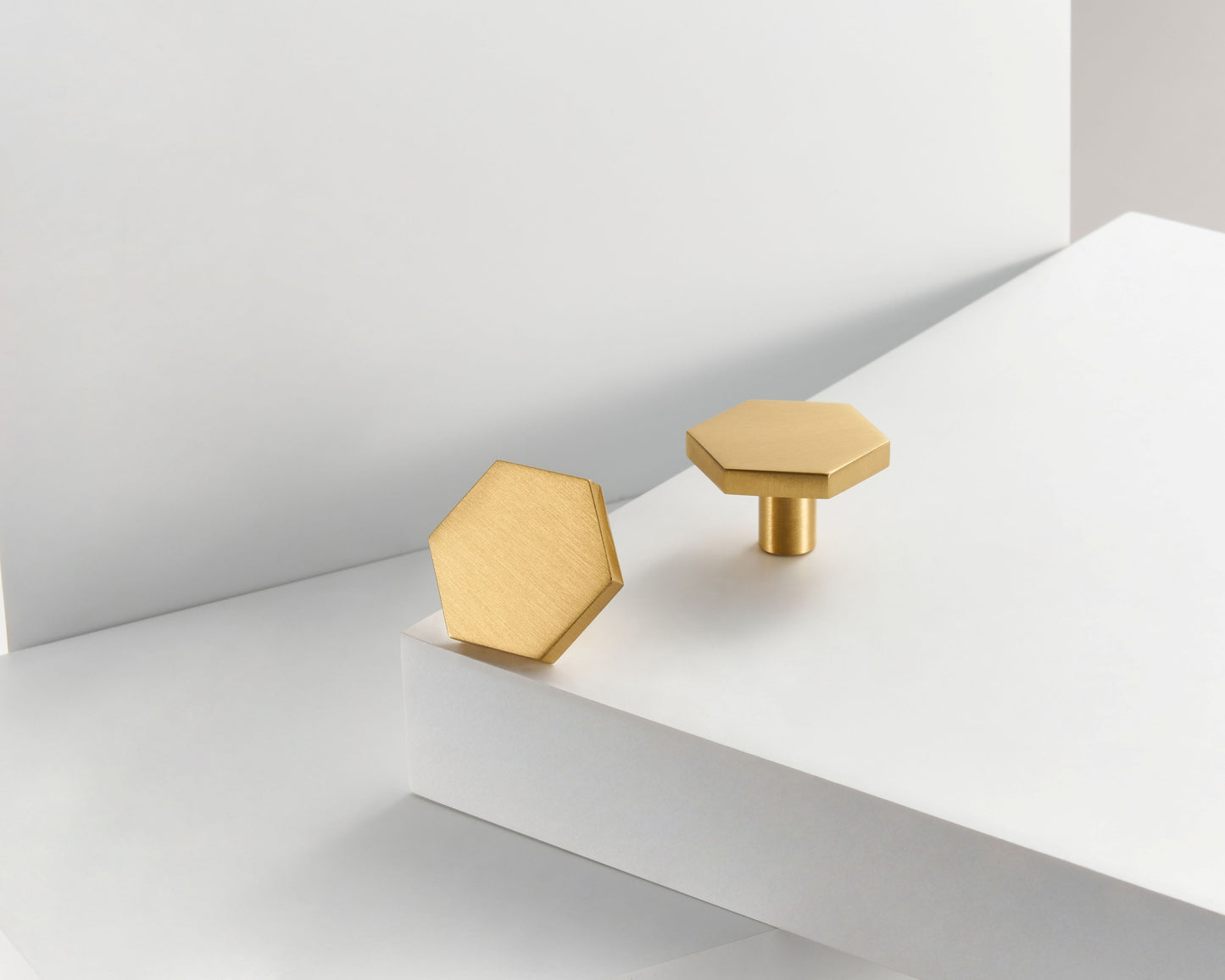 ASHBURY HEXAGON KNOB IN BRUSED BRASS