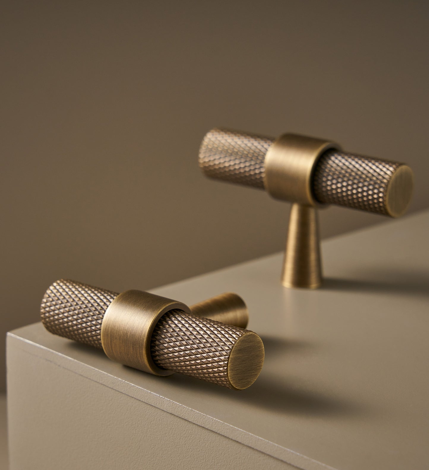 HUDSON KNURLED KNOB COLLECTION