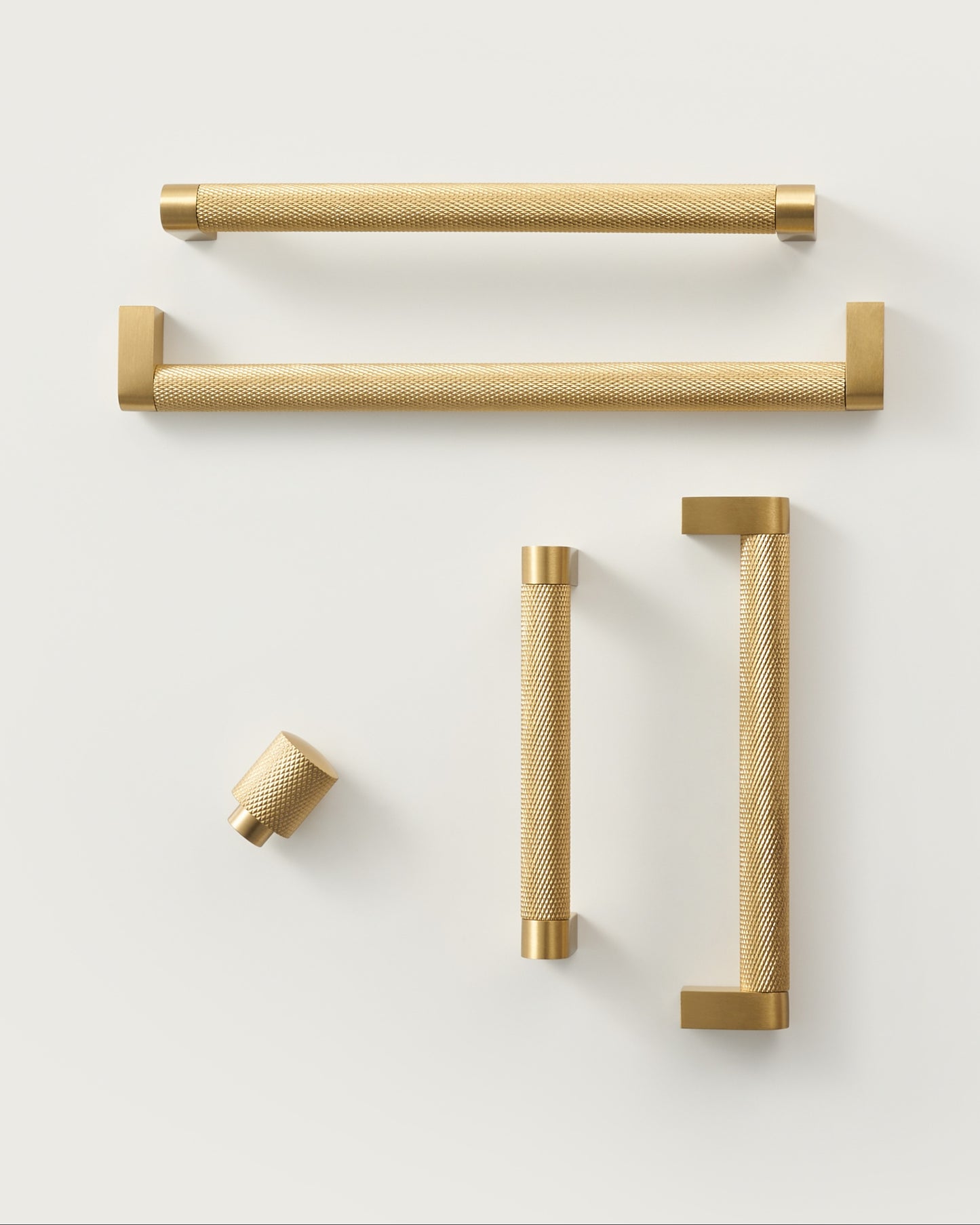 LAFAYETTE KNURLED BRASS PULL WITH CYLINDRICAL POSTS