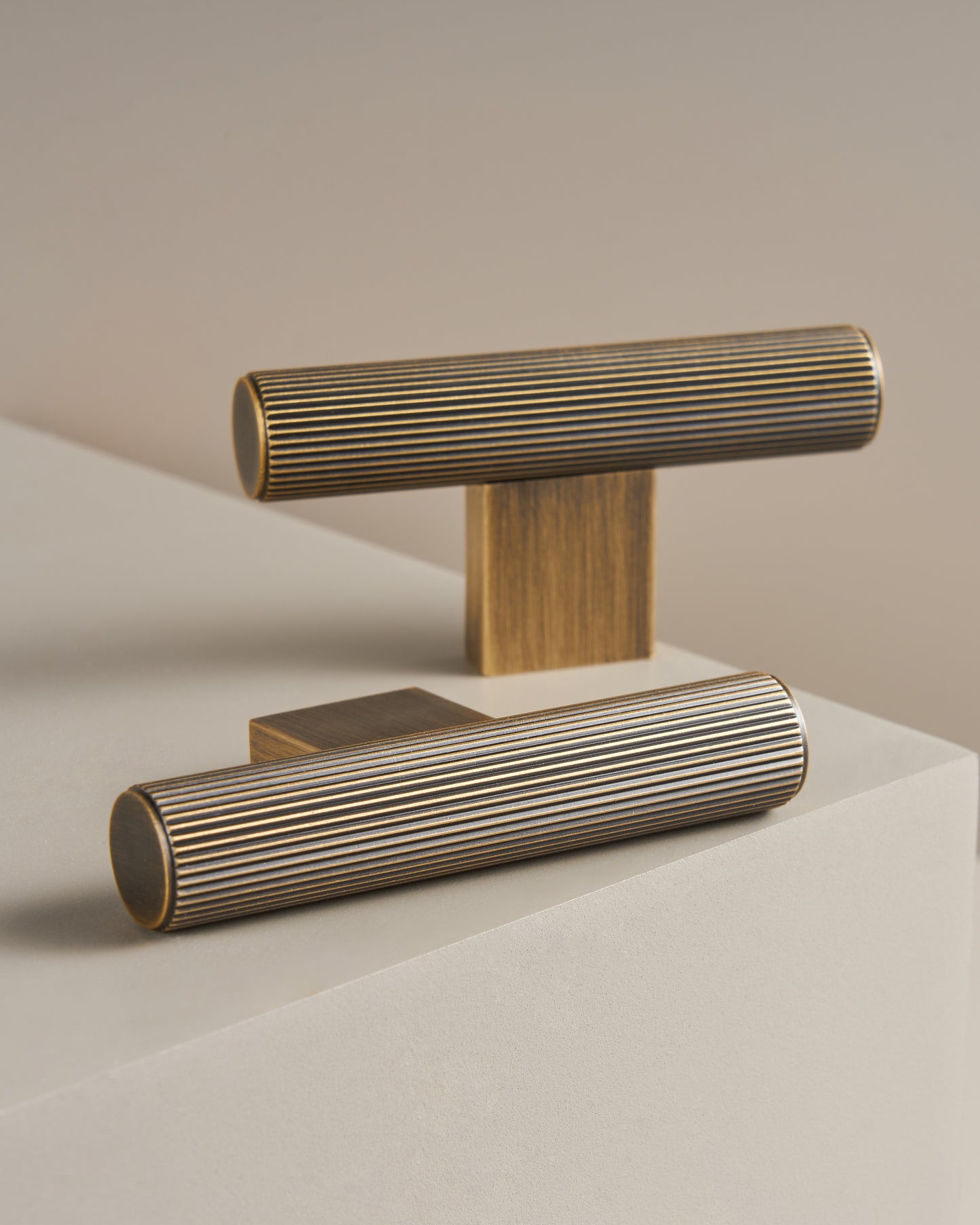STRATTON FLUTED CABINET T-KNOB