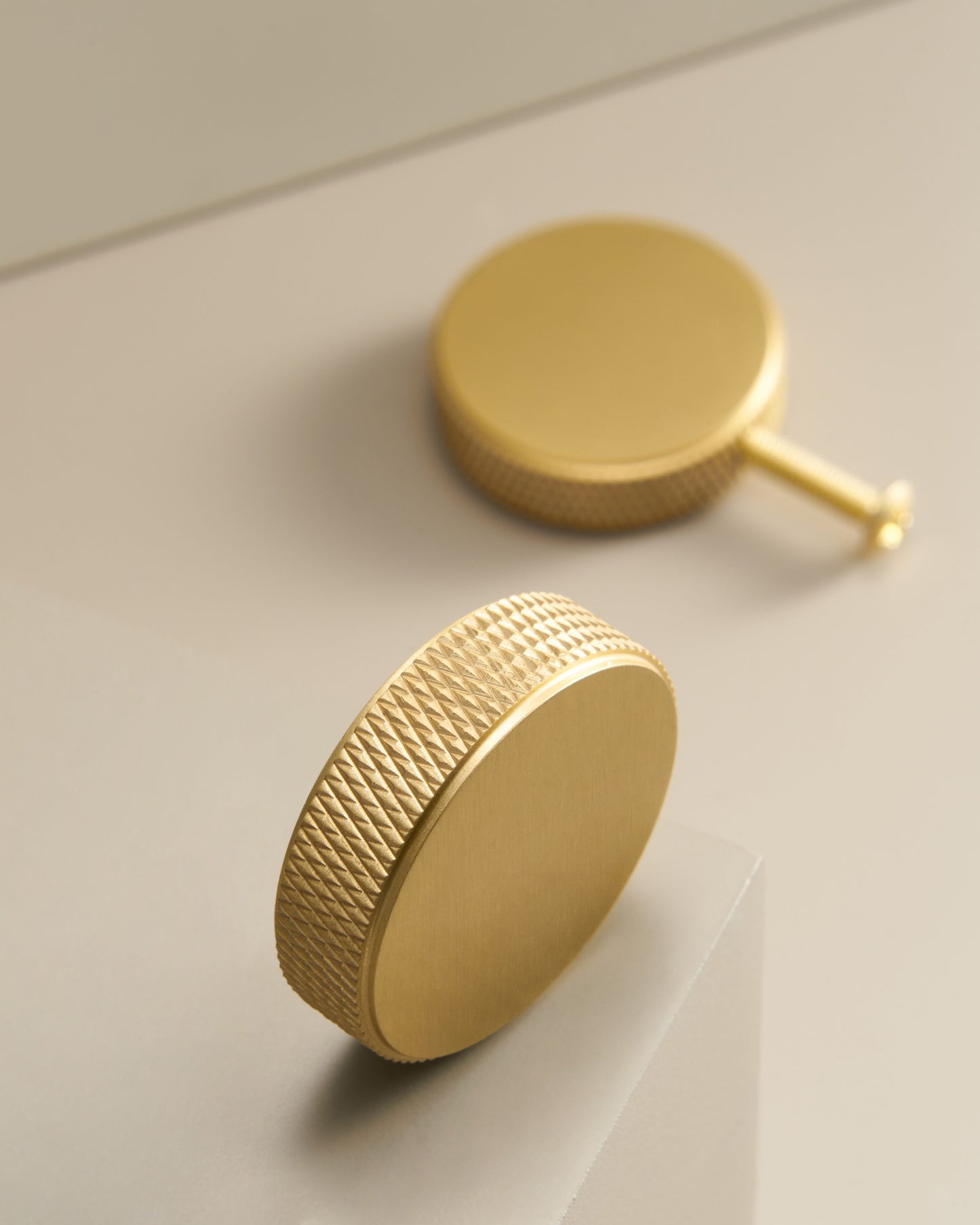 MERCER KNURLED EDGE ROUND PULL