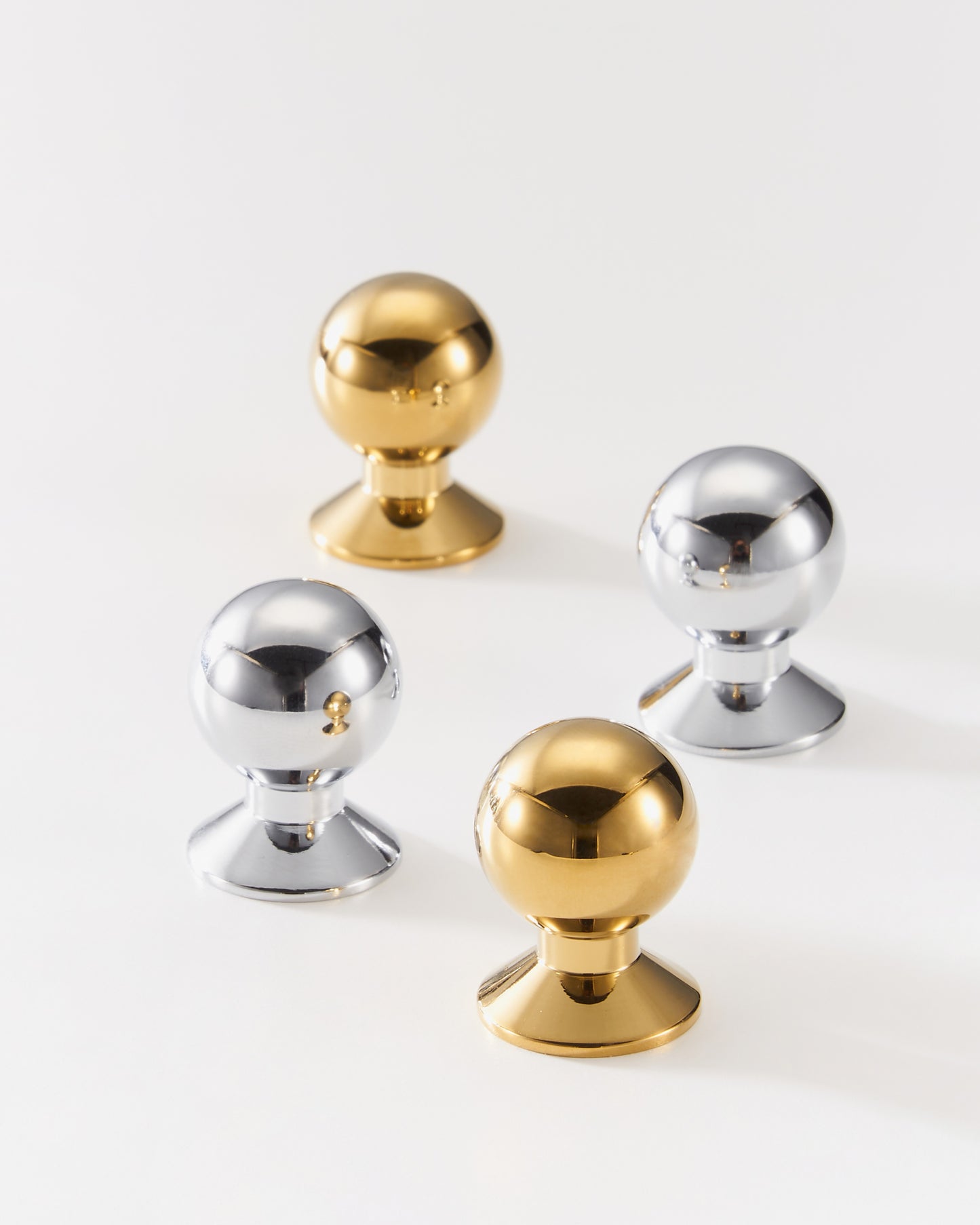 KENSINGTON GLOBE KNOB COLLECTION