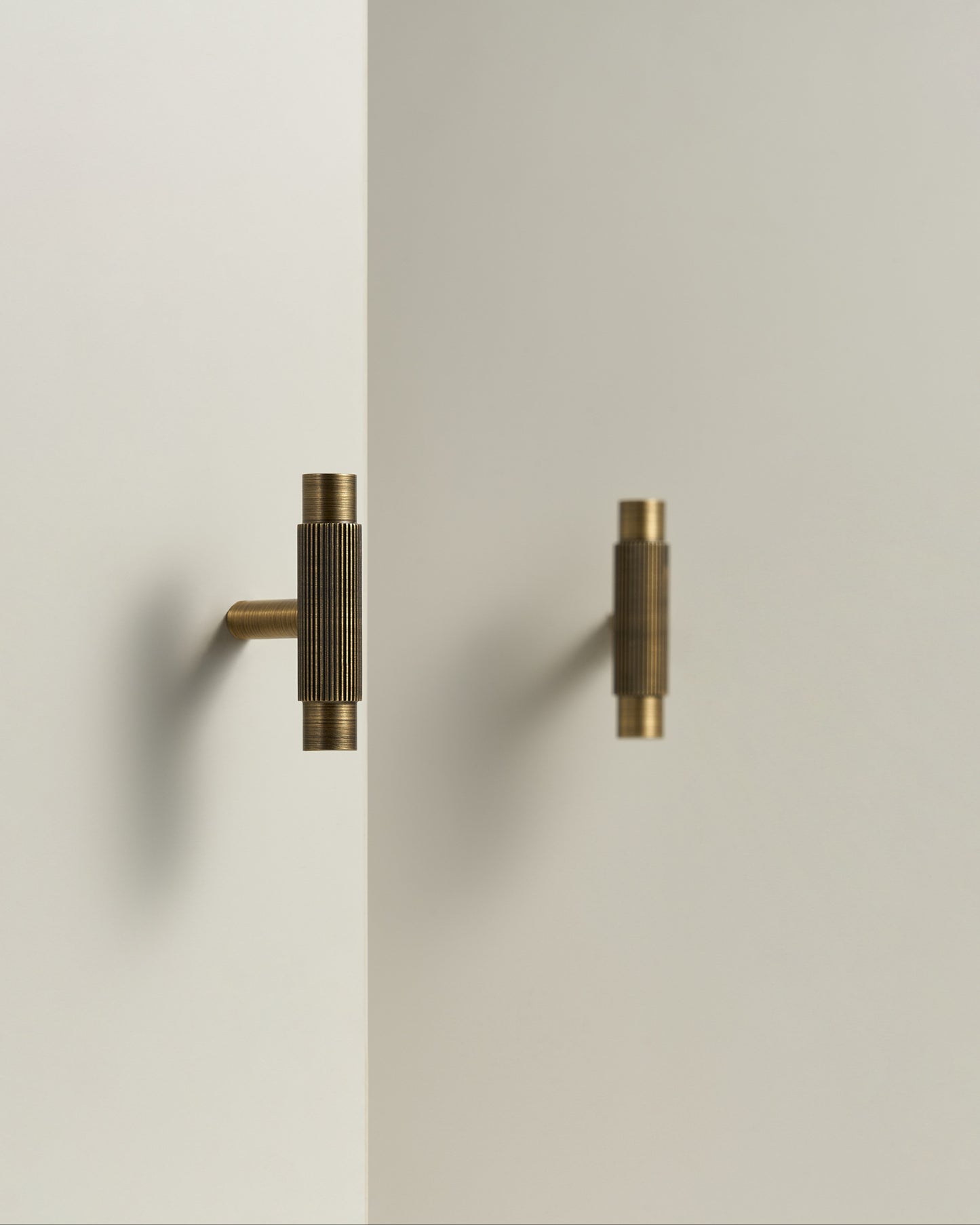 SOHO FLUTED T-BAR CABINET KNOB