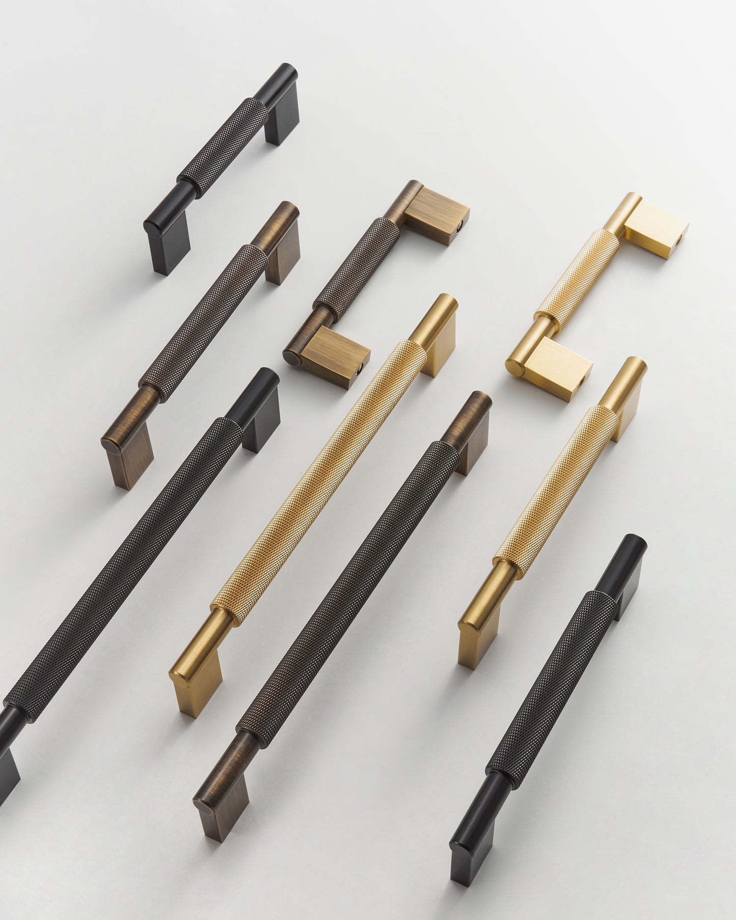 CHELSEA KNURLED BAR PULL IN BRUSHED BRASS