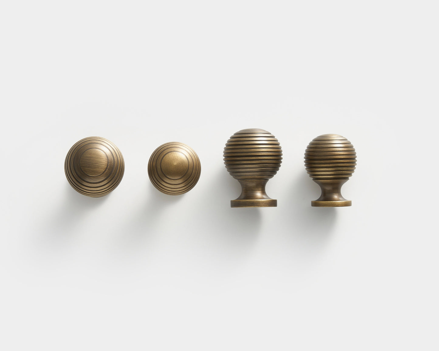 HARRINGTON FLUTED GLOBE KNOB IN ANTIQUE BRONZE