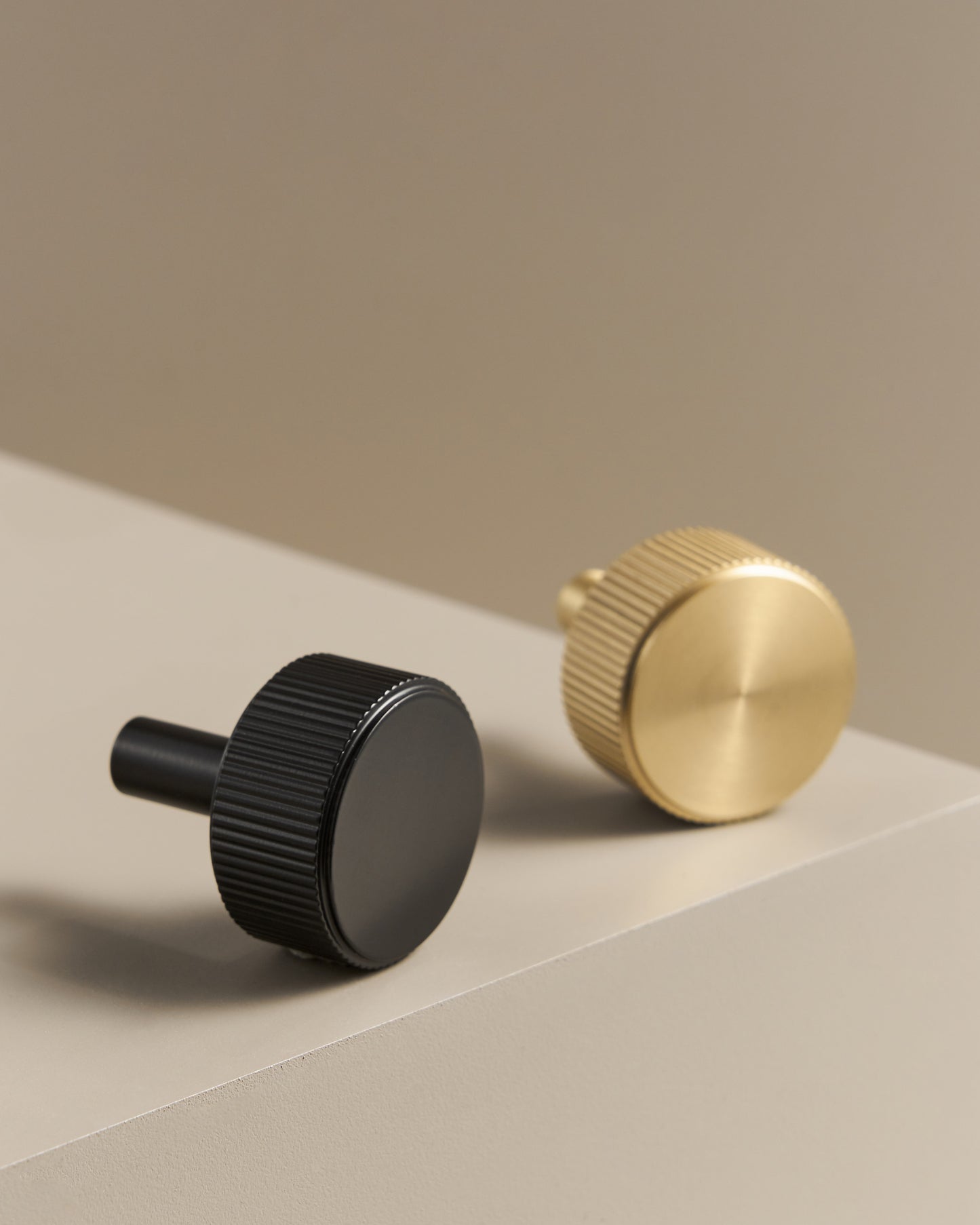 STRATTON FLUTED ROUND CABINET KNOB