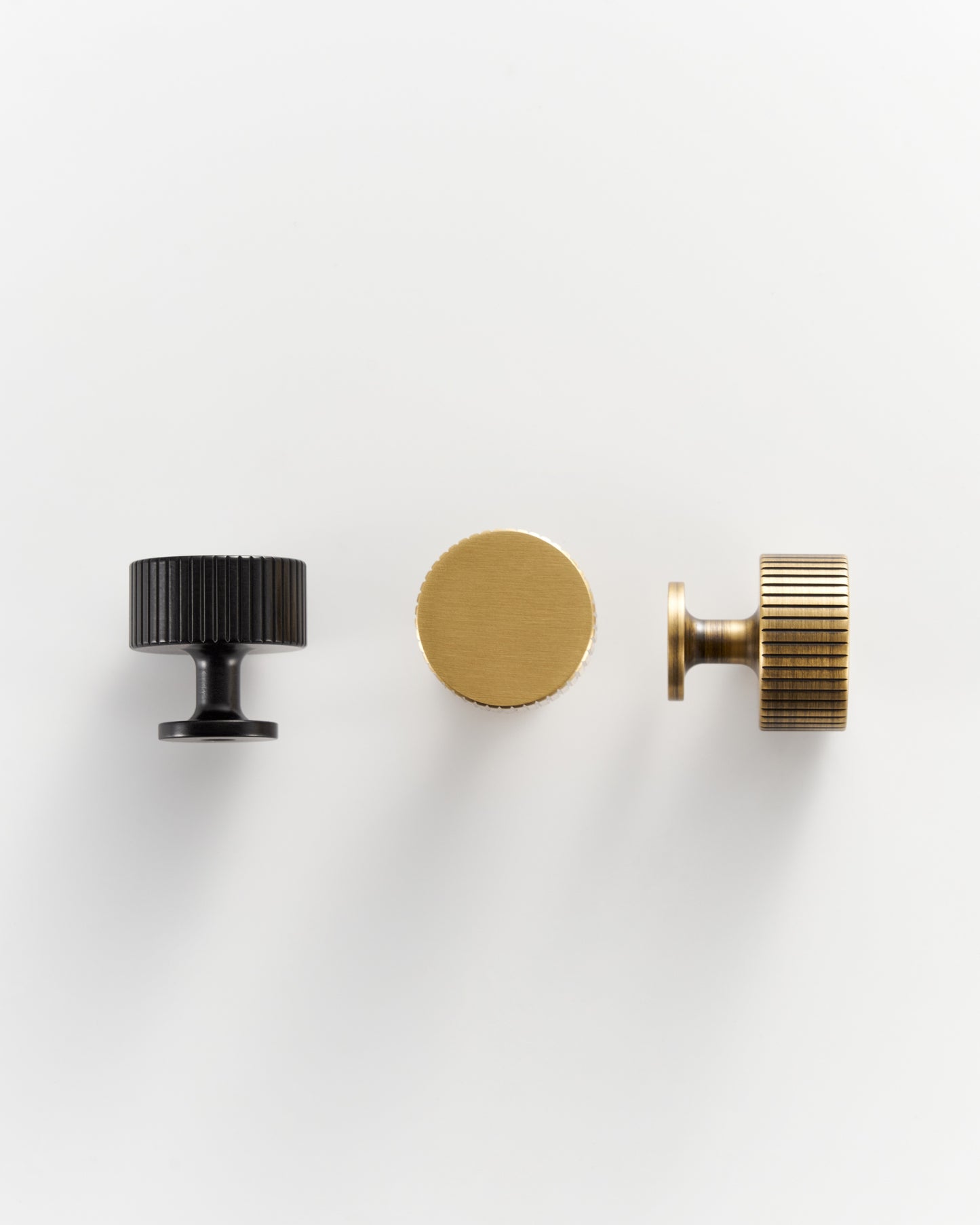 RAVELLO FLUTED ROUND SHAPE KNOB
