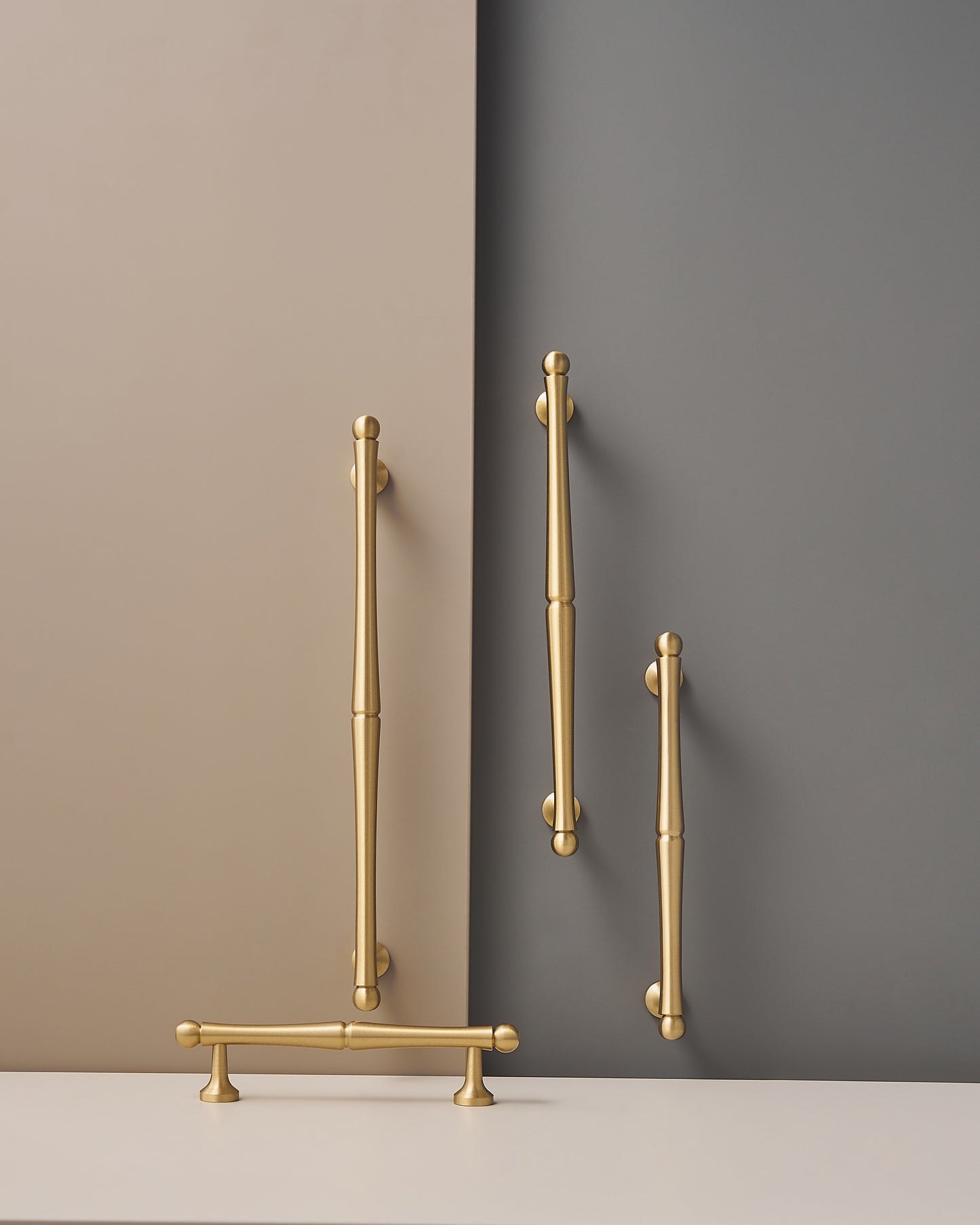 WINDSOR TAPERED COLUMN PULL WITH BALL-END DETAIL