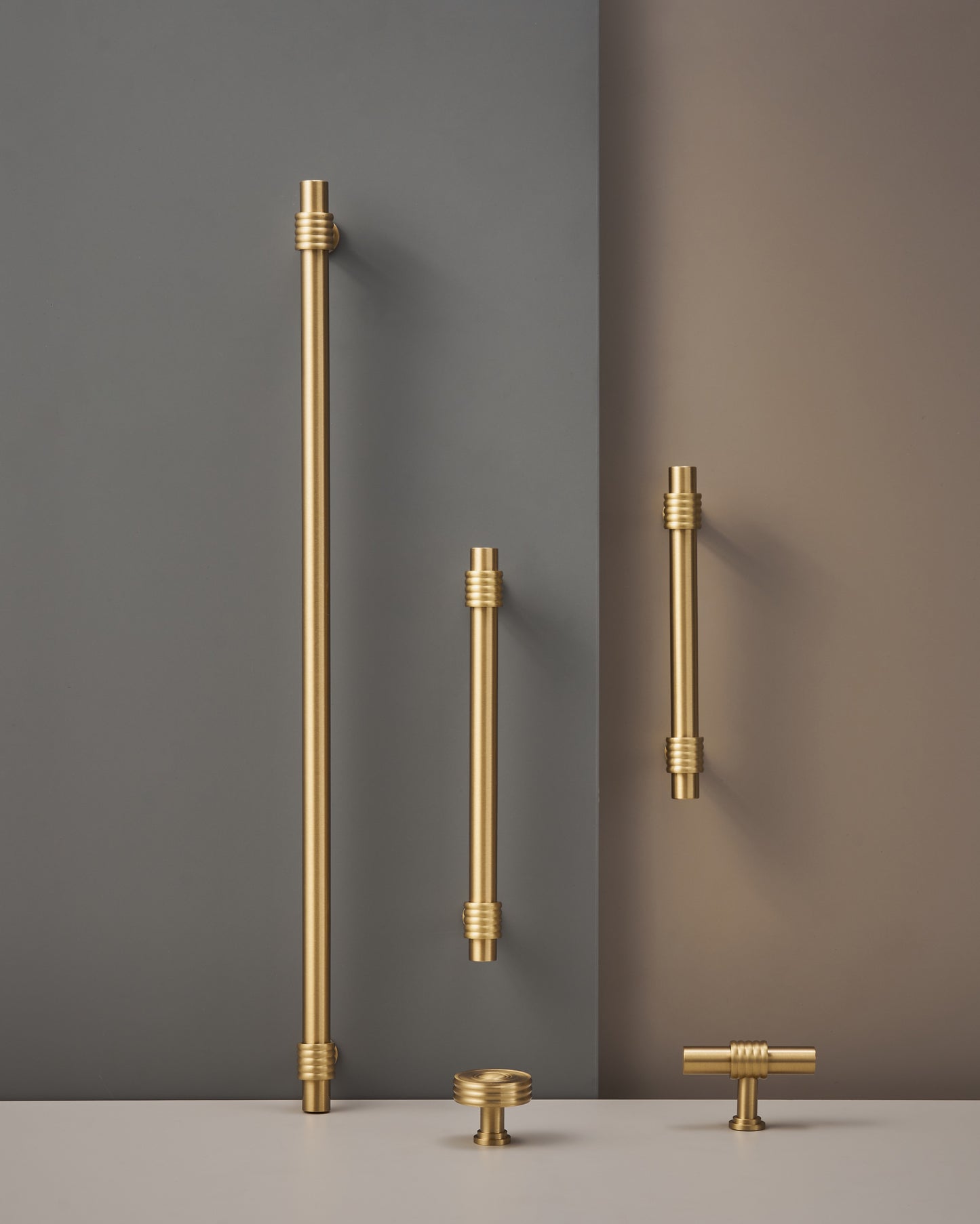 RIVINGTON RIBBED POLISHED BRASS CABINET PULL