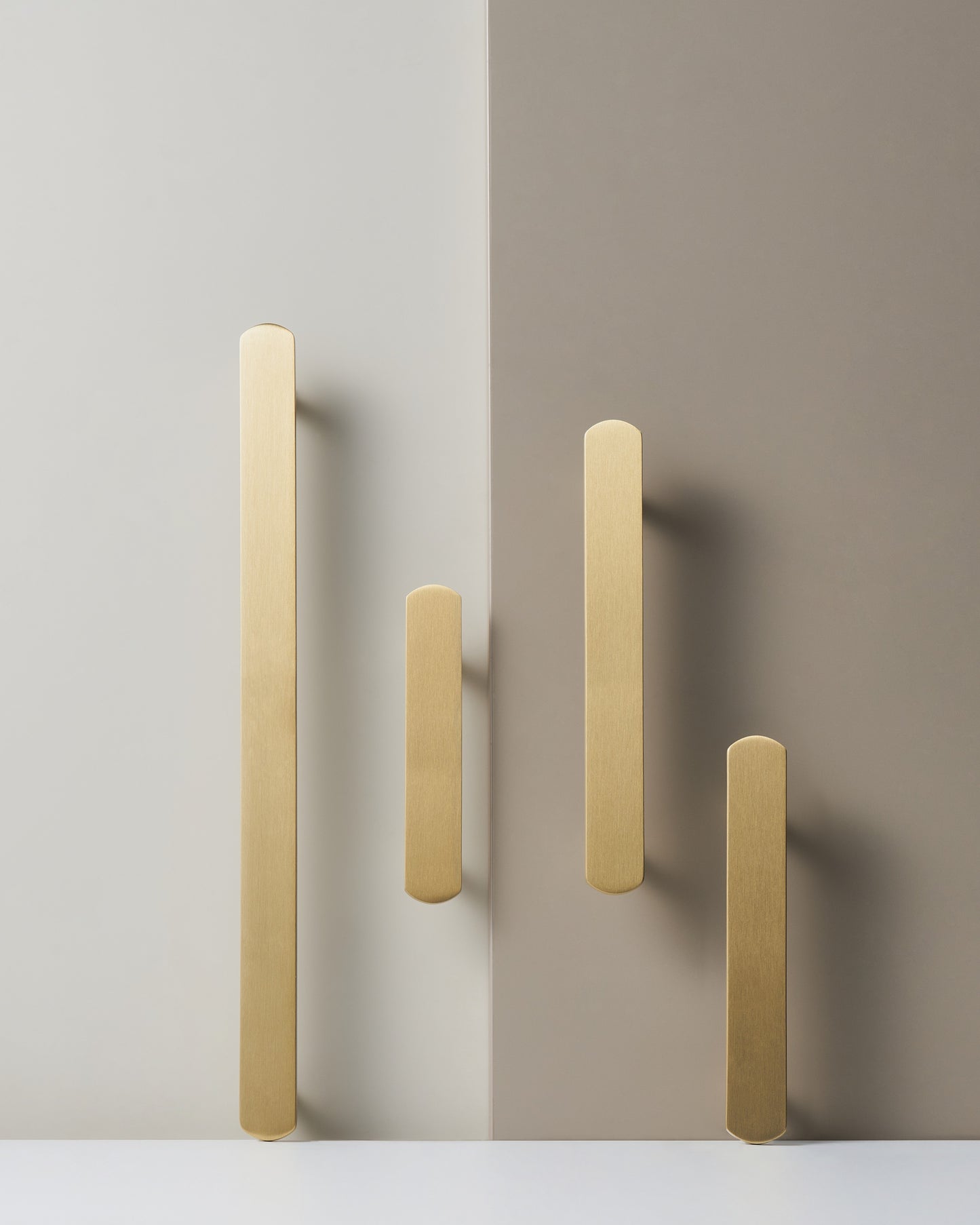 ASHBURY OVERSIZED FLAT PULL IN BRUSHED BRASS