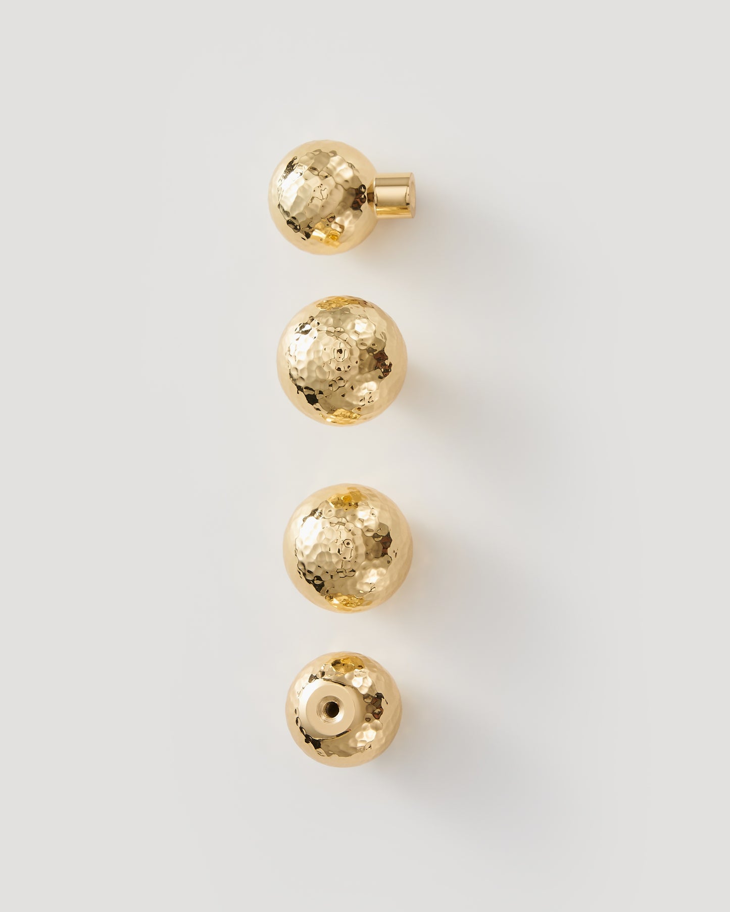 KENSINGTON HAMMRED SPHERE KNOB IN POLISHED BRASS