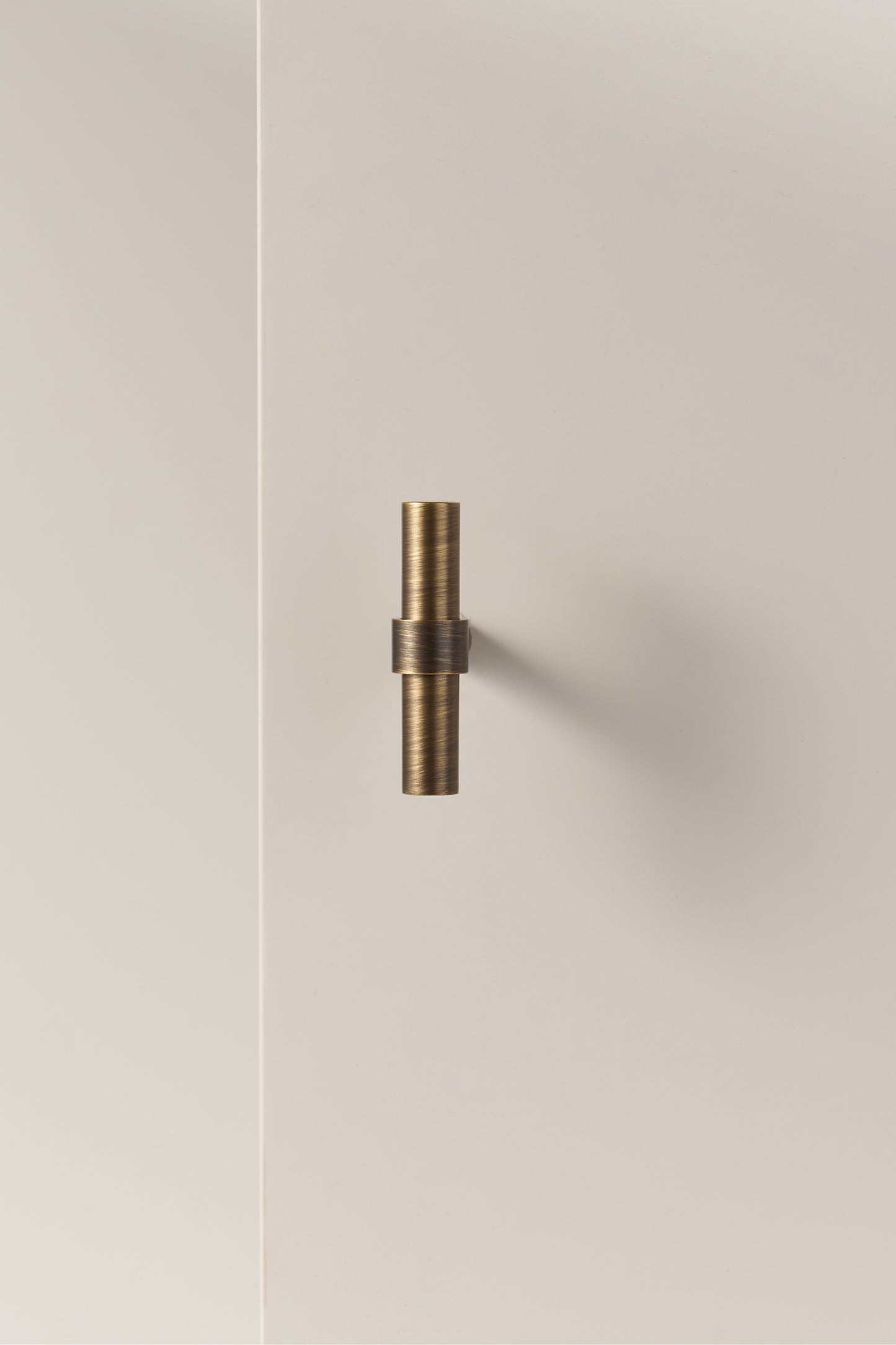 HUDSON TAPERED BASE CYLINDRICAL T-BAR KNOB