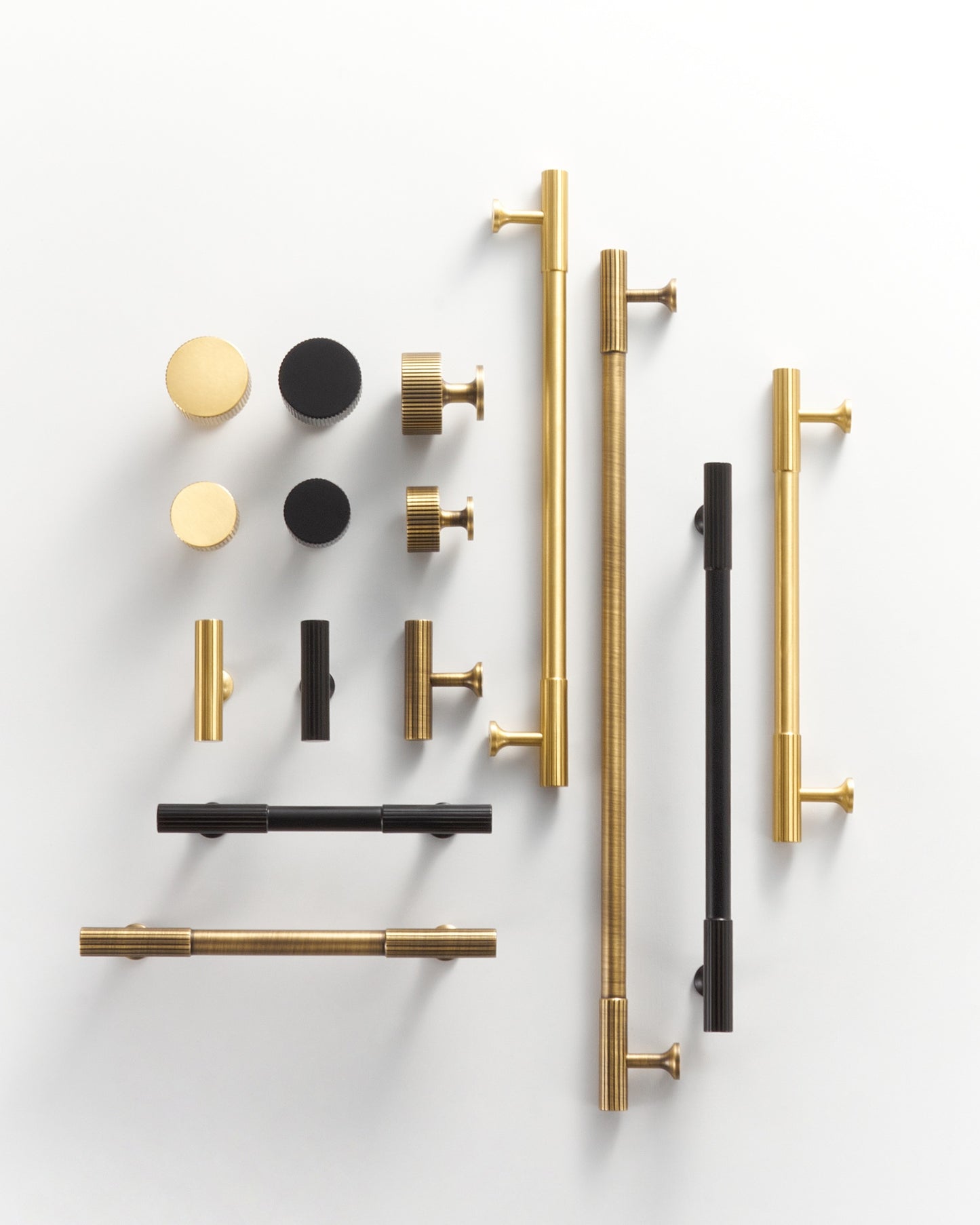 RAVELLO CYLINDRICAL BAR SAHPE CABINET PULL