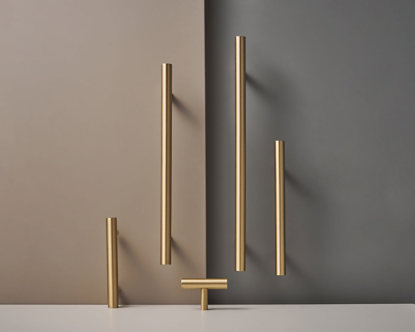 SUTTON BRUSHED BRASS ROUND PULL OVERSIZED COLLECTION