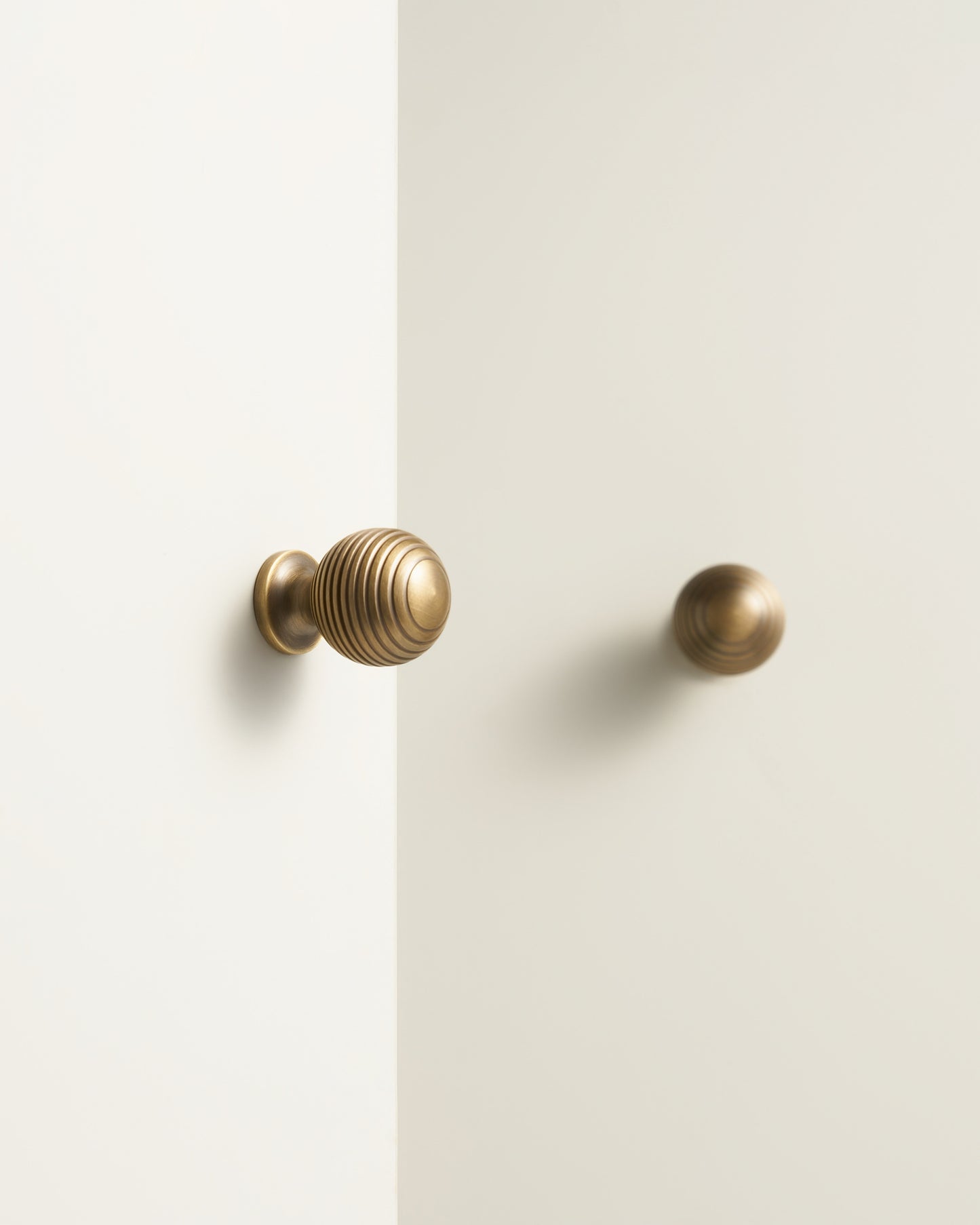HARRINGTON FLUTED GLOBE KNOB IN ANTIQUE BRONZE