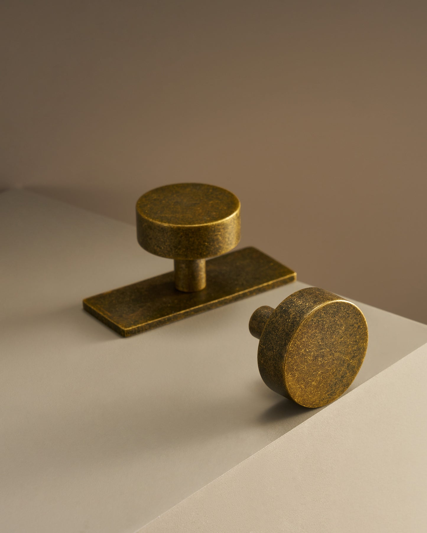 DUMHAM ROUND CABINET PULL IN ANTIQUE PATINA
