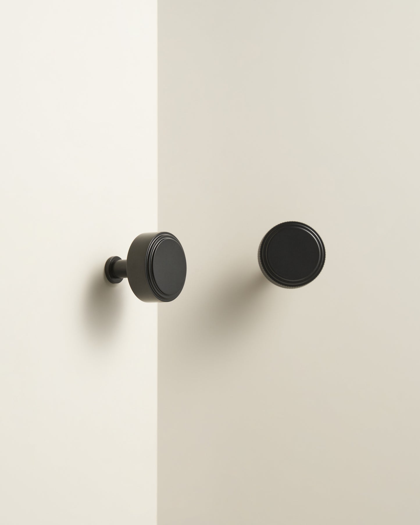 ALDERBROOK ROUND BRASS CABINET KNOB