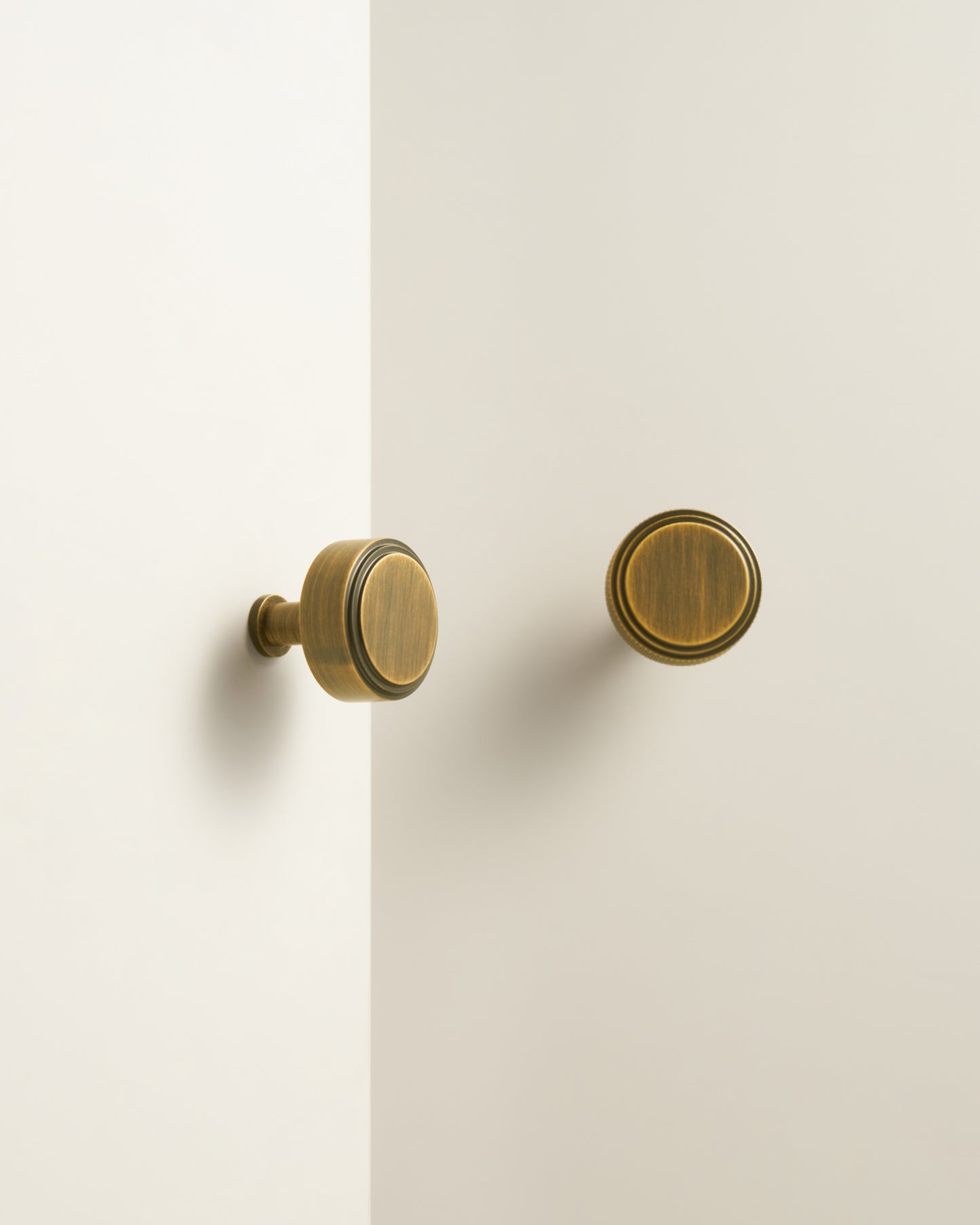ALDERBROOK ROUND BRASS CABINET KNOB