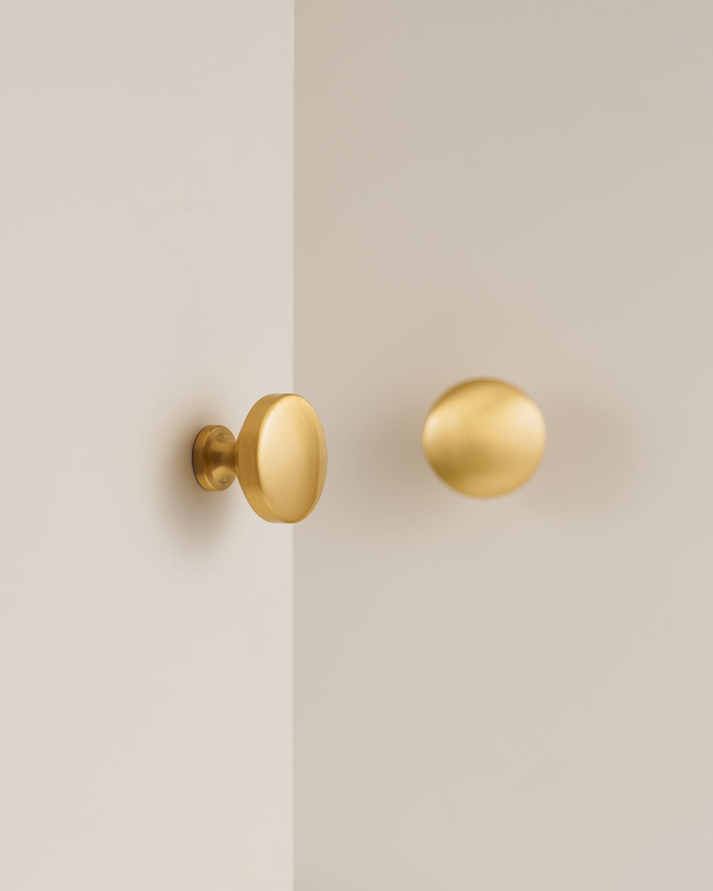 LEXINGTON ROUND SILHOUETTE KNOB COLLECTION
