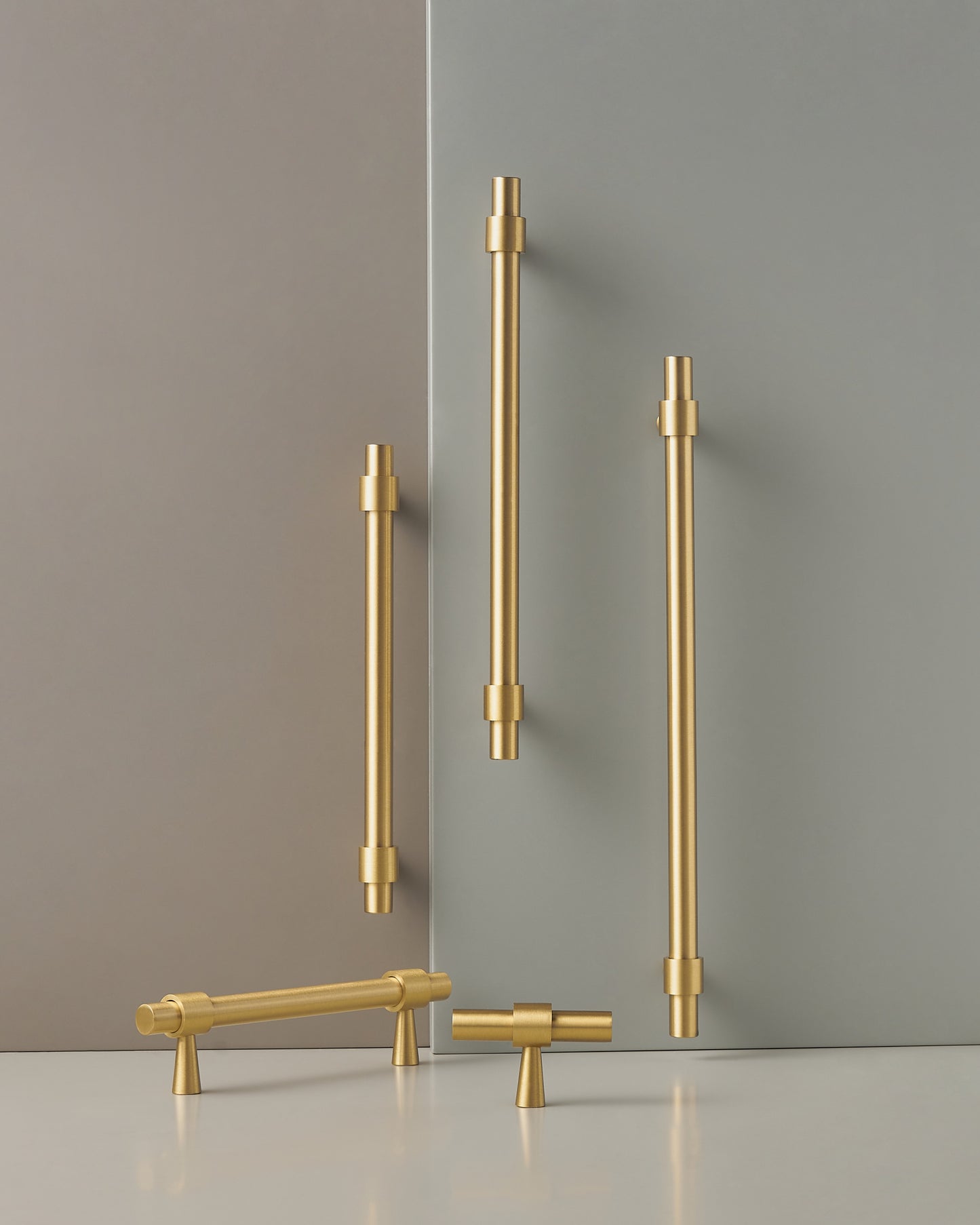 HUDSON TUBULAR BRASS CABINET PULL IN BRUSHED BRASS