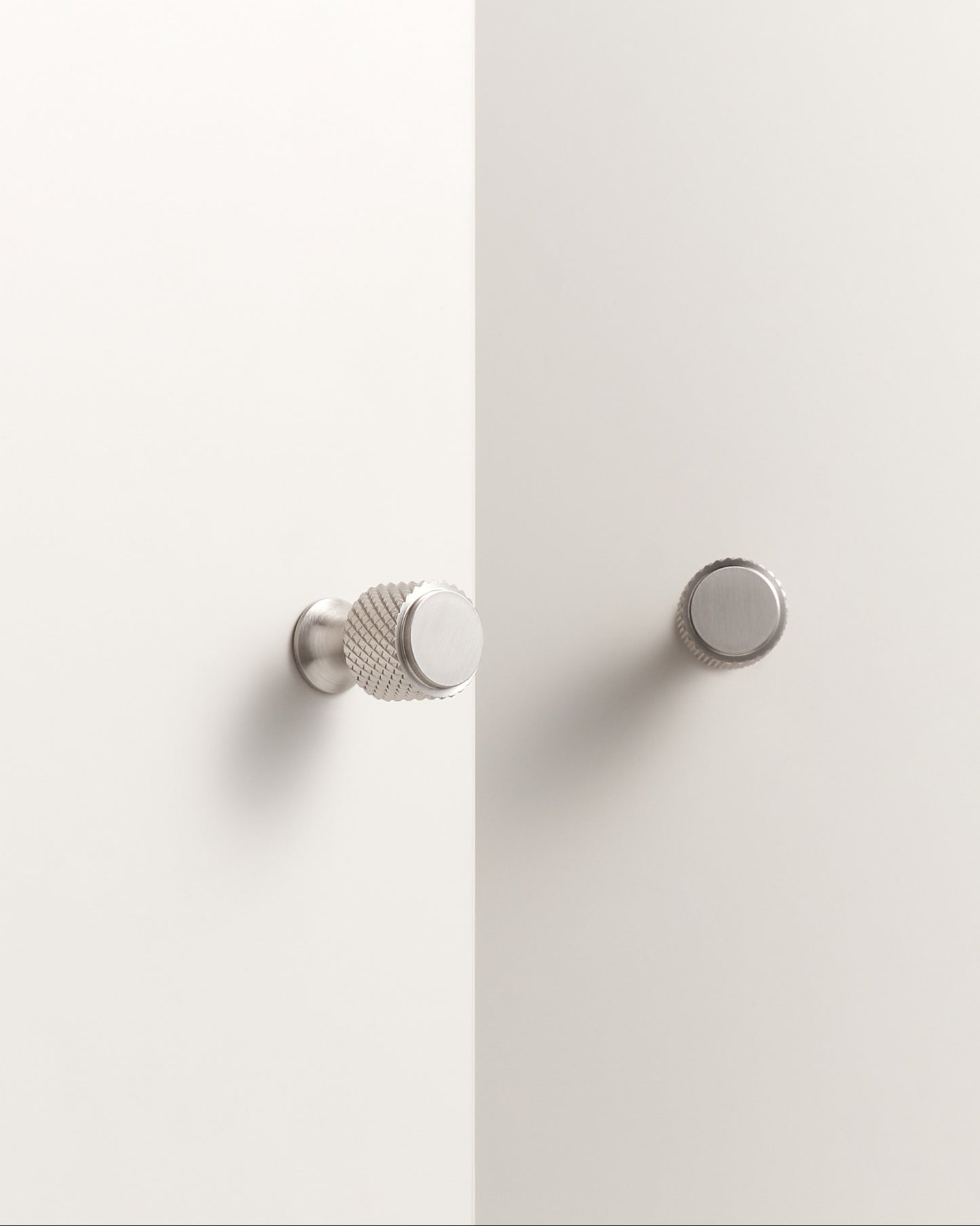 MERCER KNURLED PEDESTAL KNOB
