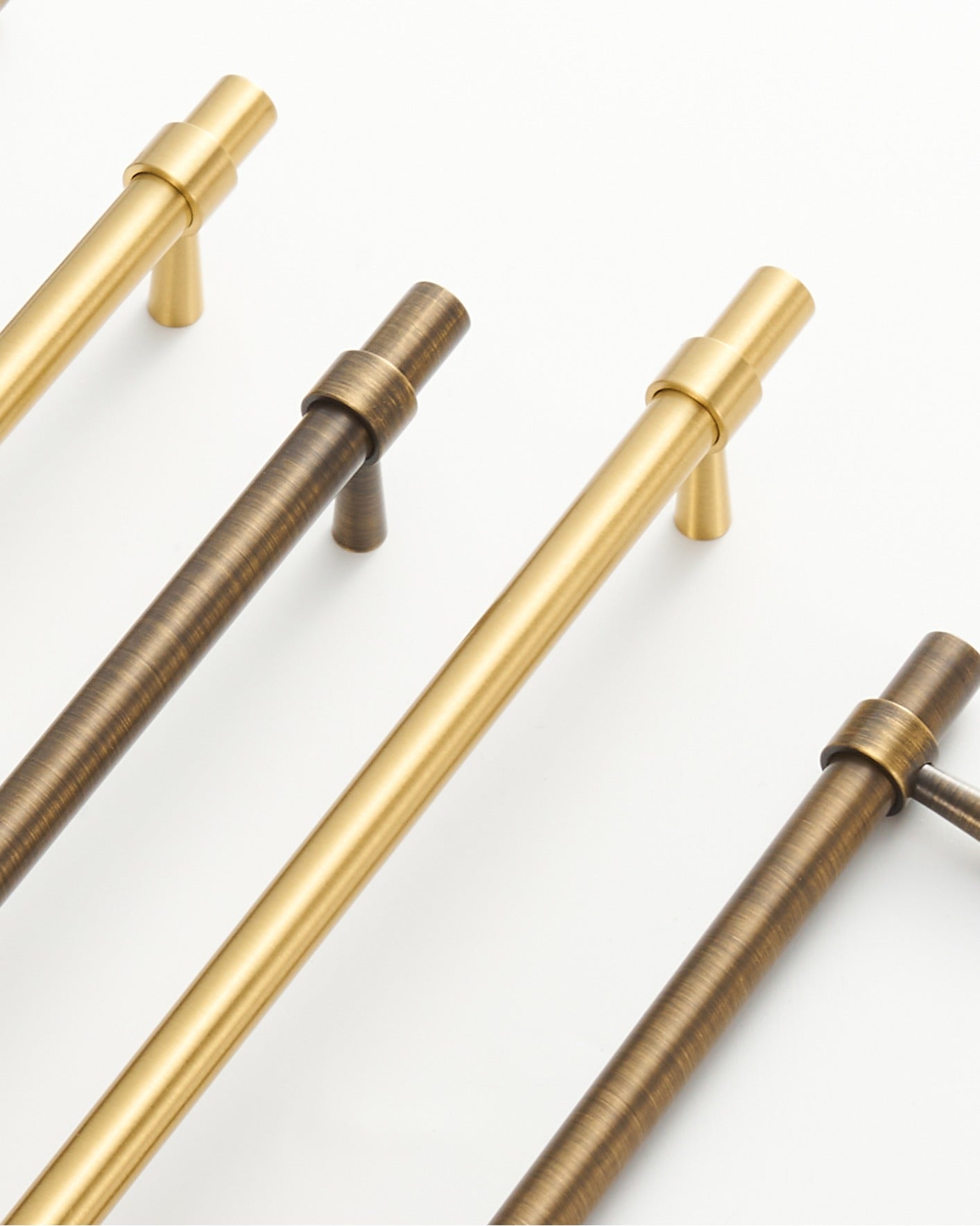 HUDSON TUBULAR BRASS CABINET PULL IN BRUSHED BRASS