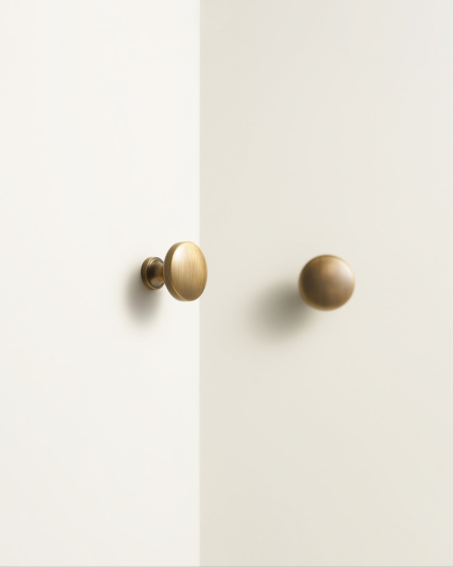 LEXINGTON ROUND SILHOUETTE KNOB COLLECTION