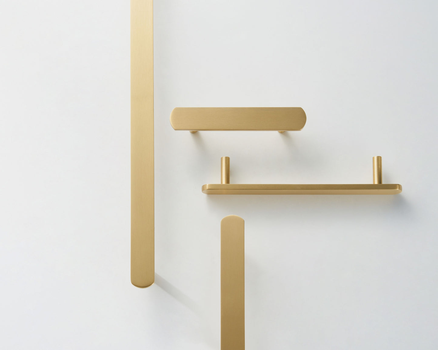 ASHBURY OVERSIZED FLAT PULL IN BRUSHED BRASS