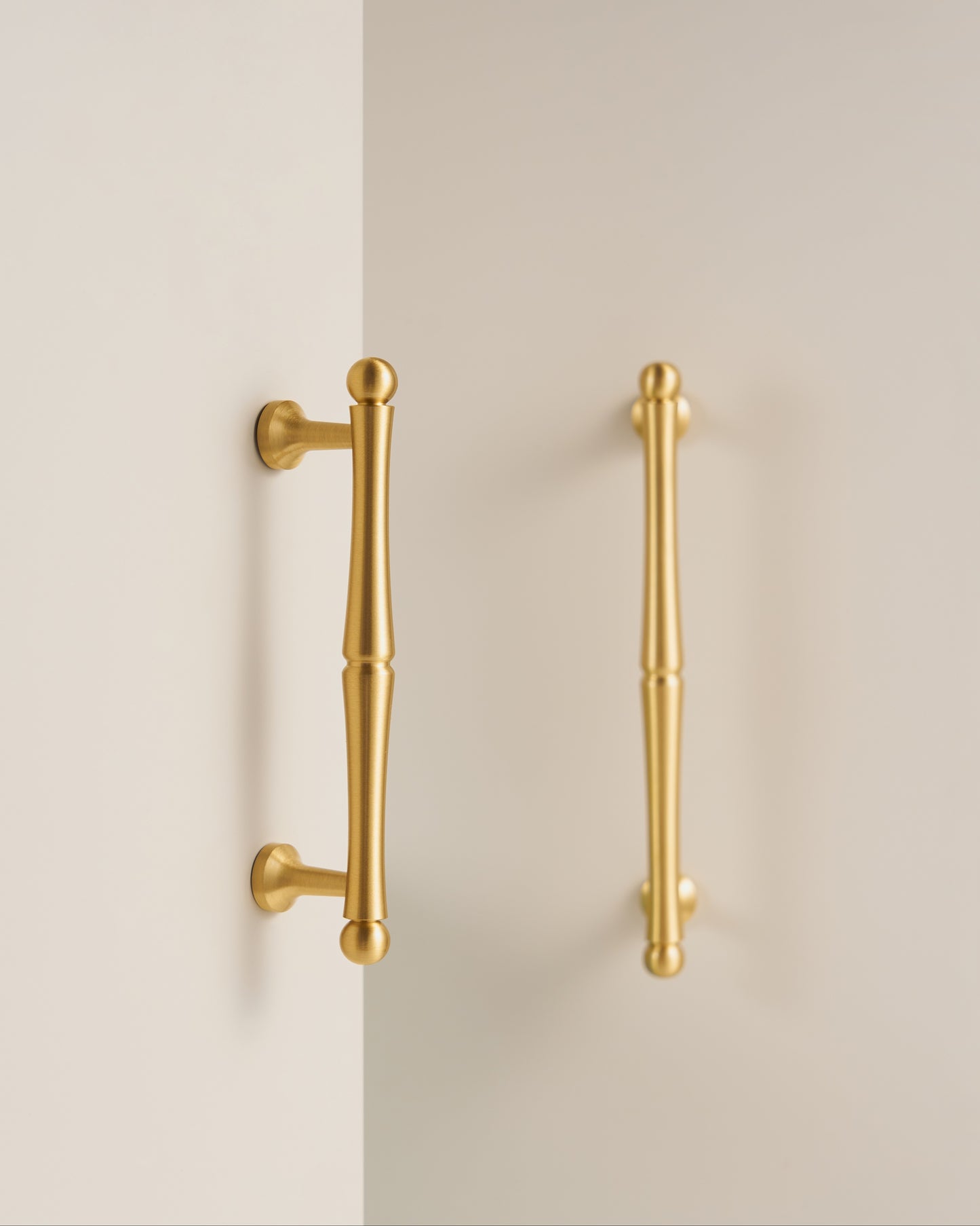 WINDSOR TAPERED COLUMN PULL WITH BALL-END DETAIL