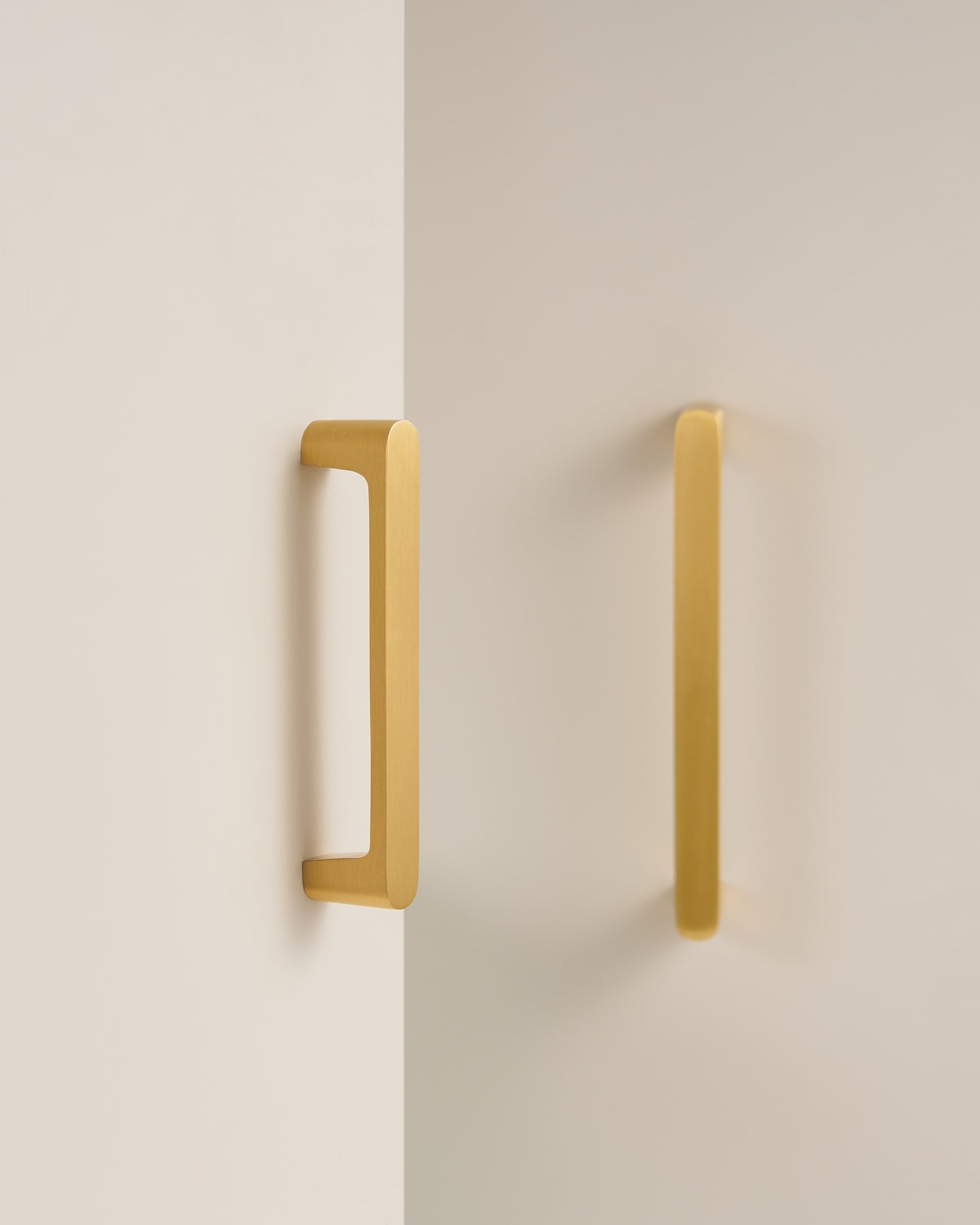 ASTOR ROUNDED L-SHAPE BRUSHED BRASS CABINET PULL