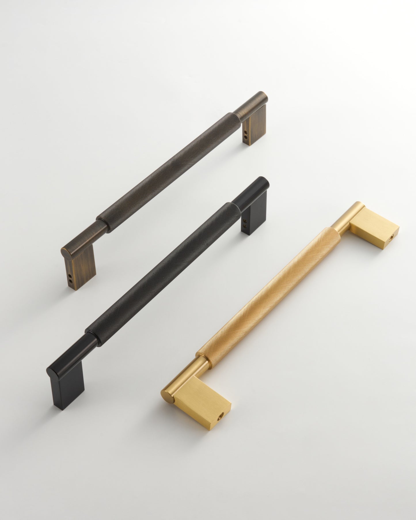 CHELSEA KNURLED APPLIANCE & DOOR PULL IN ANTIQUE BRASS