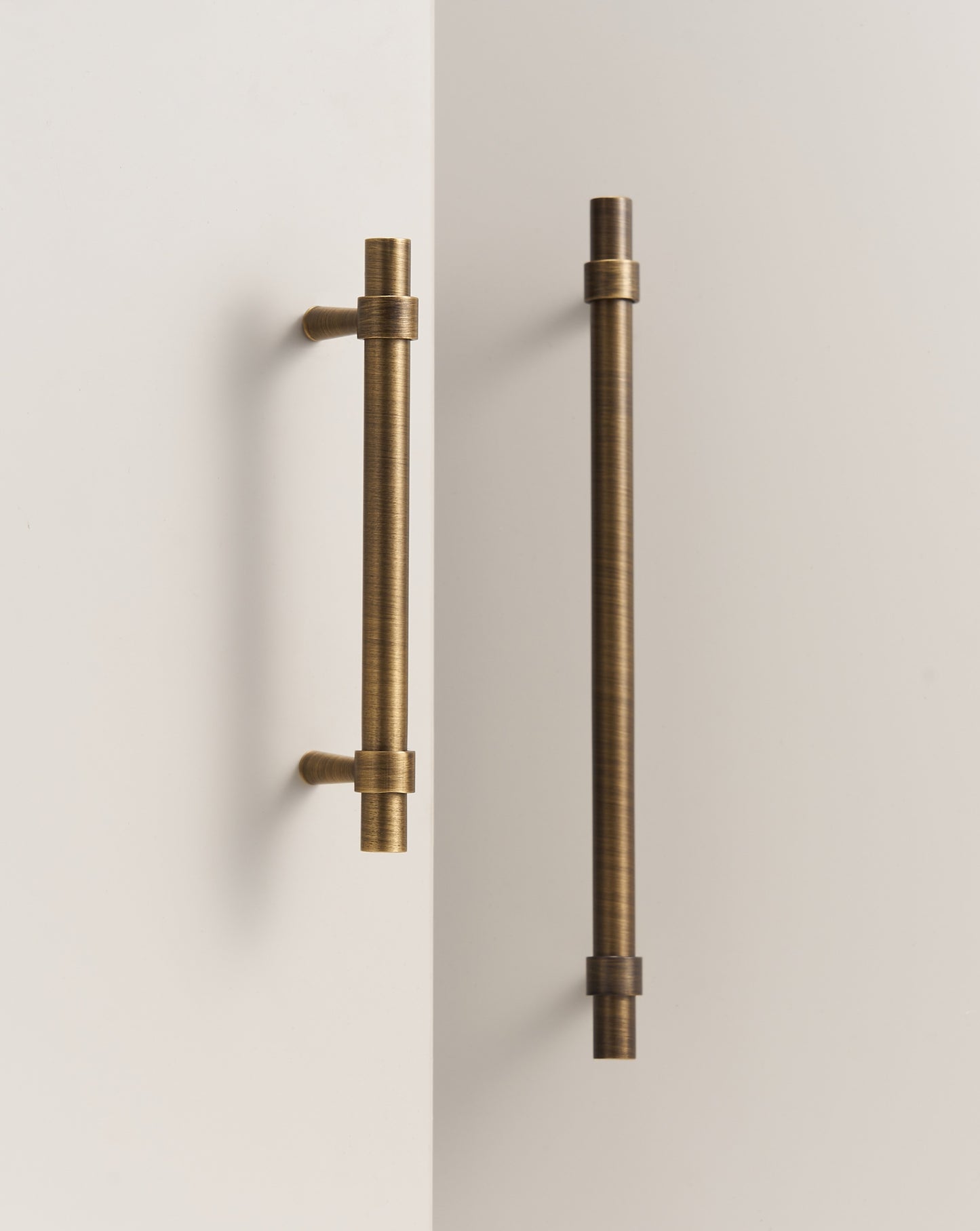 HUDSON TUBULAR BRASS CABINET PULL IN ANTIQUE BRASS