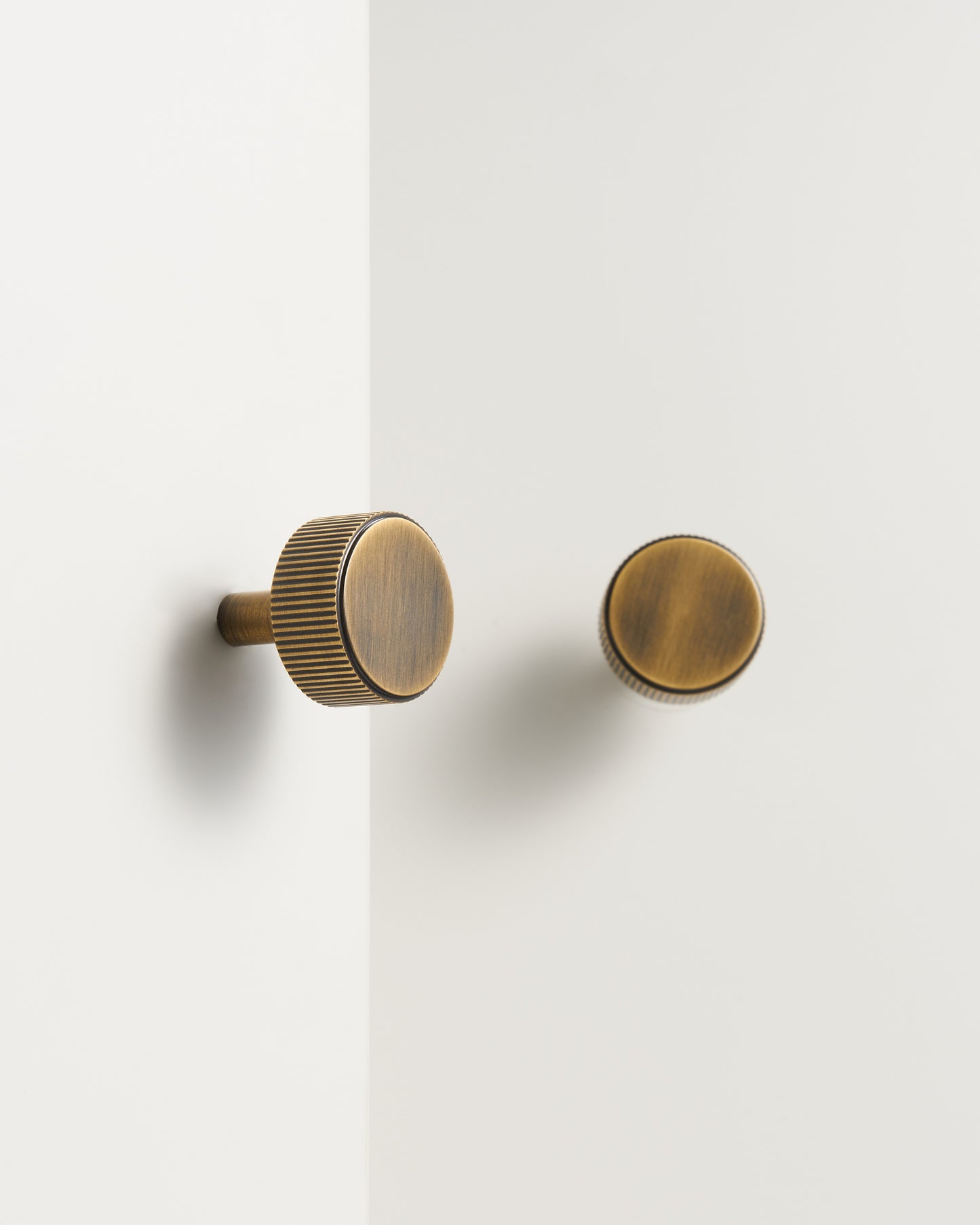 STRATTON FLUTED ROUND CABINET KNOB