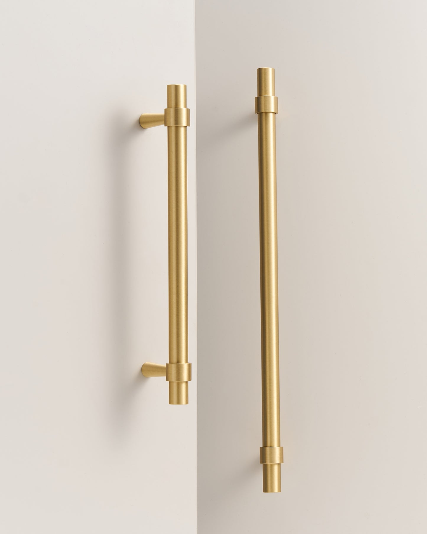 HUDSON TUBULAR BRASS CABINET PULL IN BRUSHED BRASS
