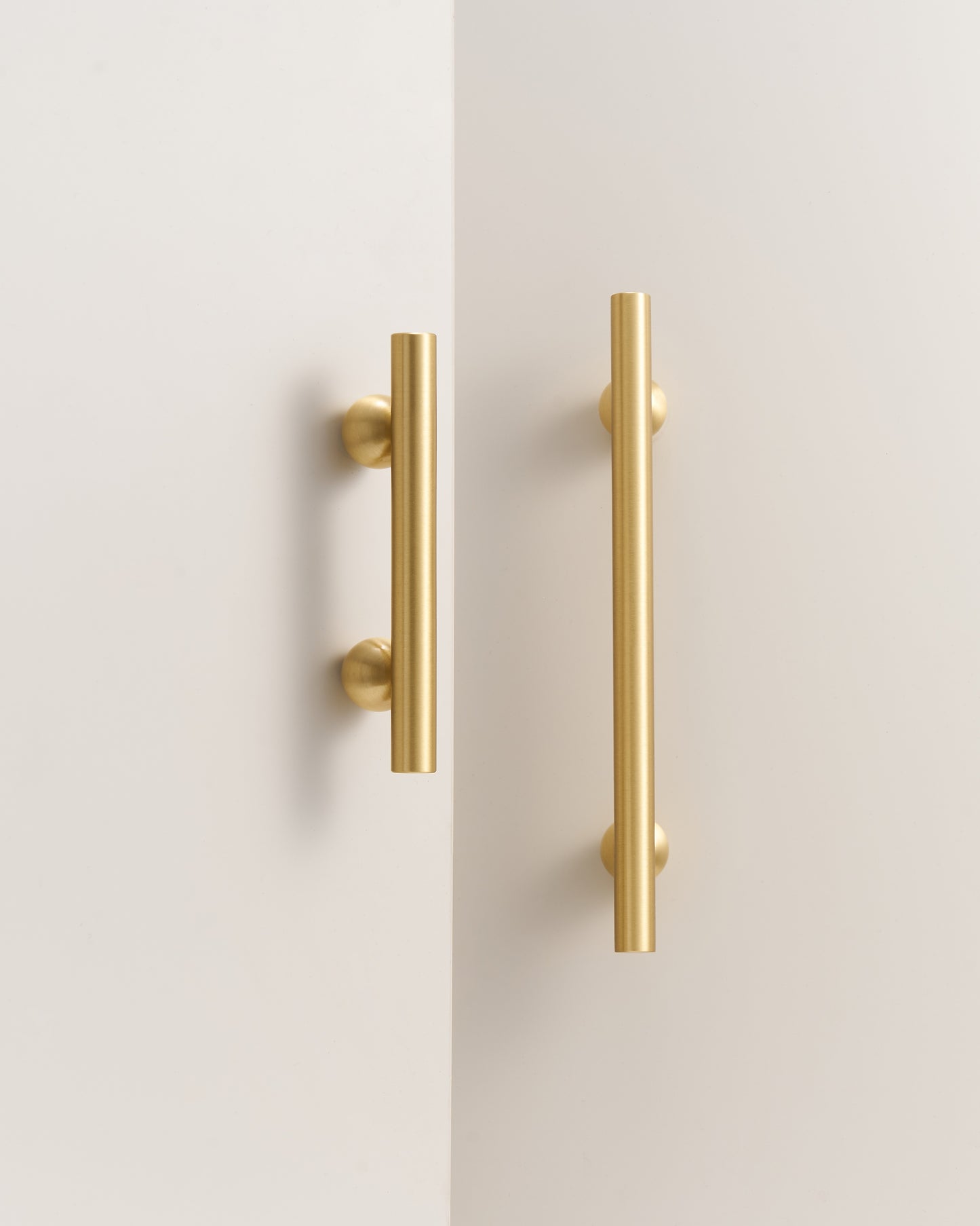 MODENA BRASS ROUND BAR PULL