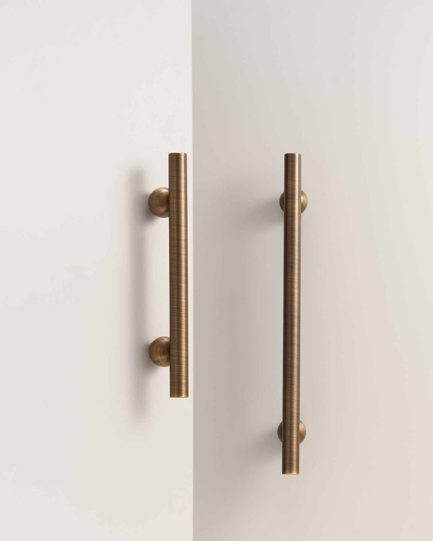 MODENA BRASS ROUND BAR PULL