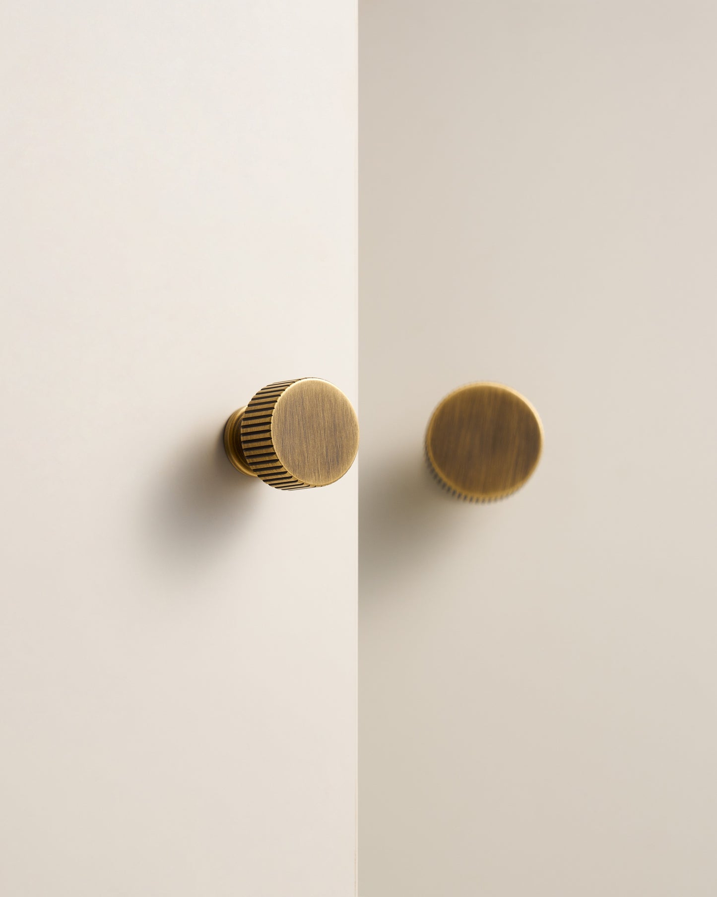 RAVELLO FLUTED ROUND SHAPE KNOB