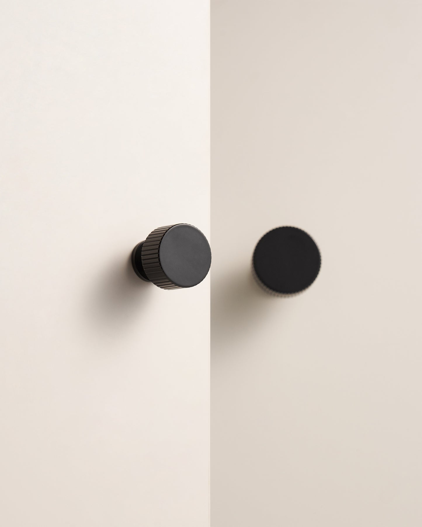 RAVELLO FLUTED ROUND SHAPE KNOB