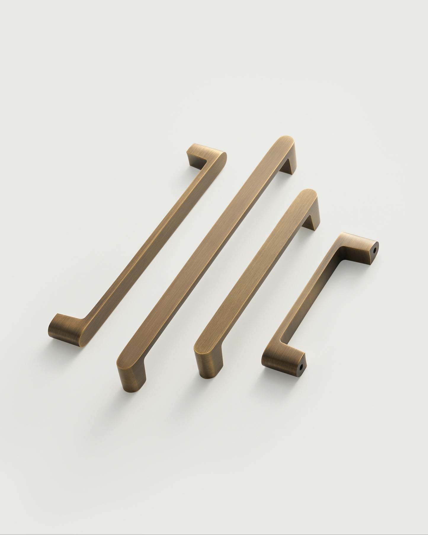 ASTOR ROUNDED L-SHAPE ANTIQUE BRONZE CABINET PULL