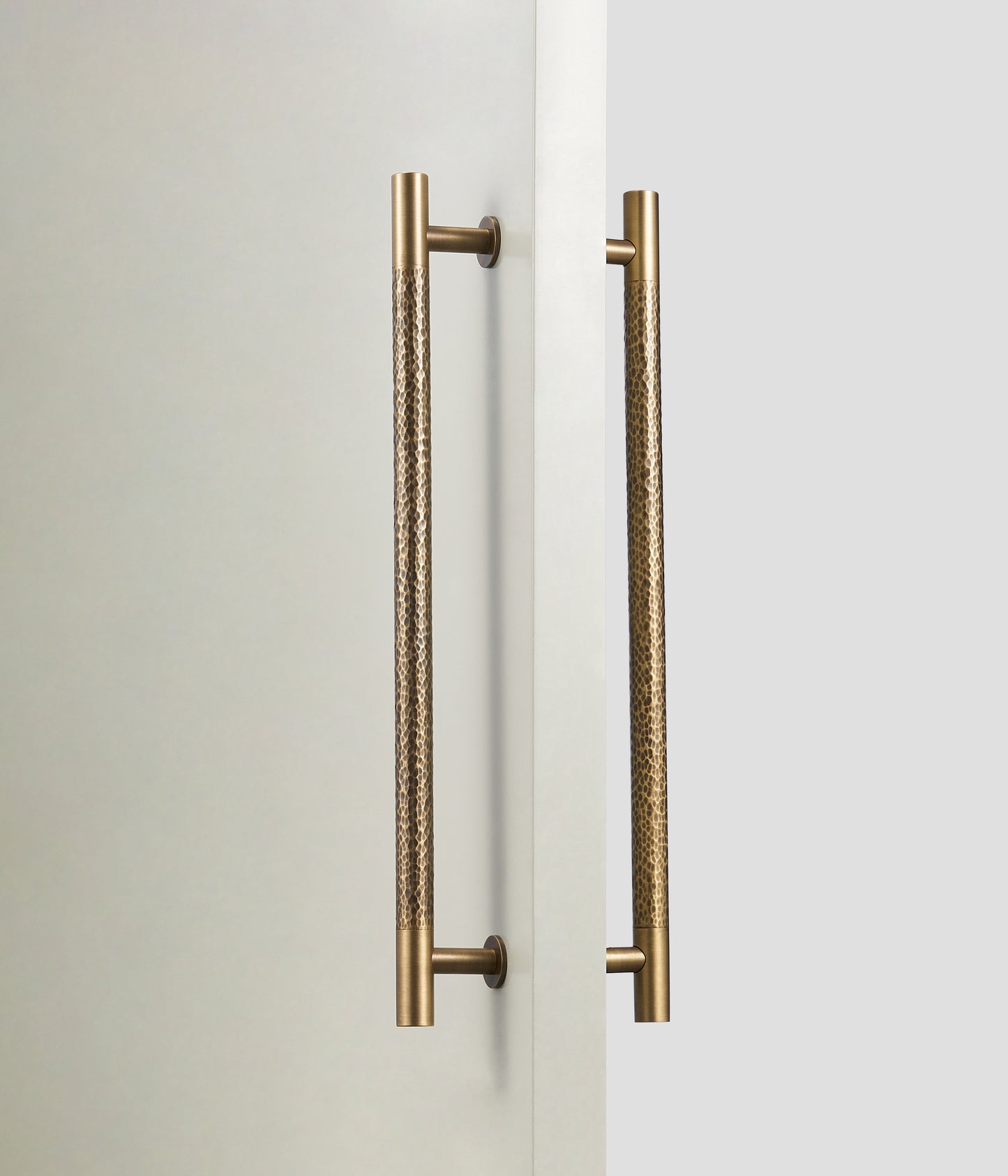 HAWTHORNE HAMMERED APPLICANT & DOOR PULL