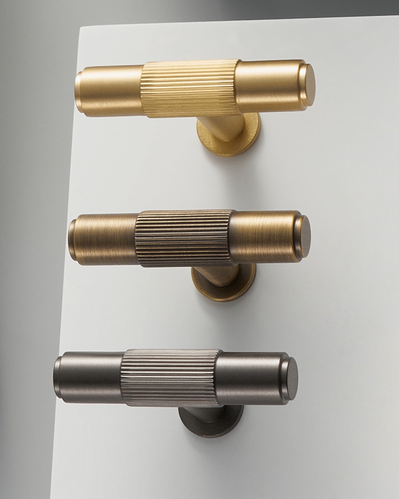 GRAMERCY FLUTED T-KNOB COLLECTION